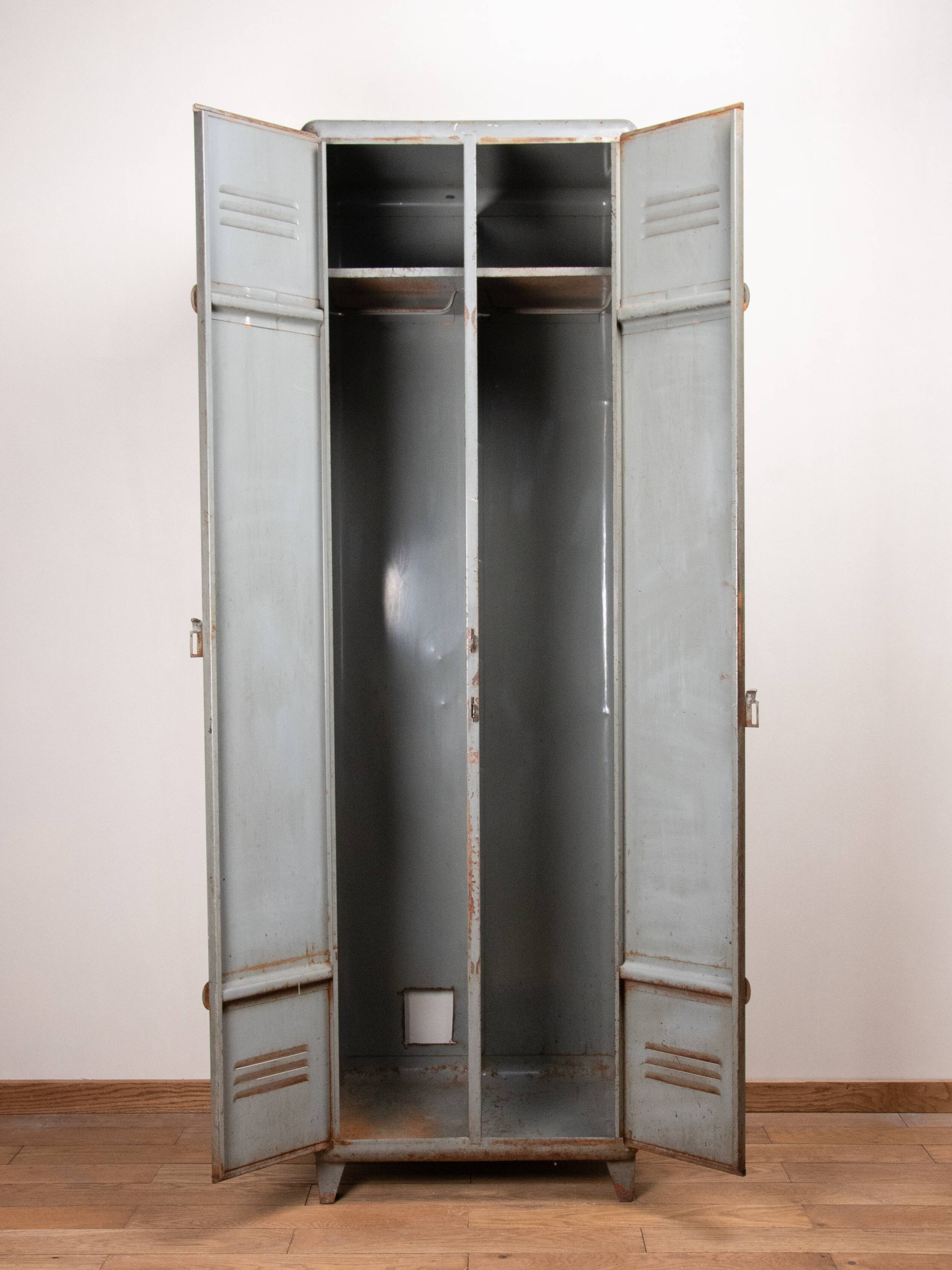 Industrial locker room