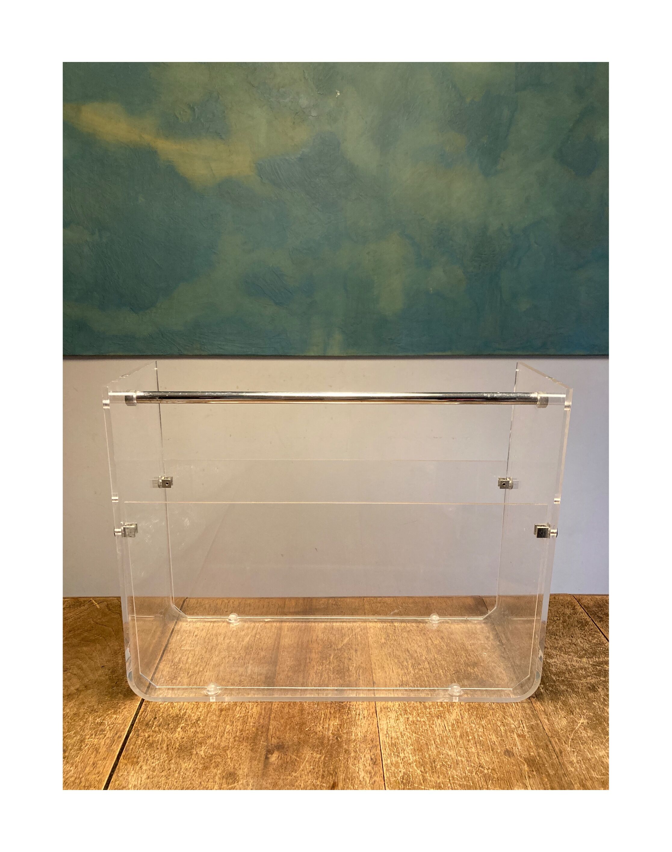 Plexi magazine holder
