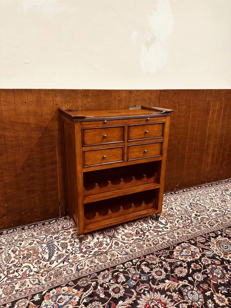 Armoire à vin anglaise classique