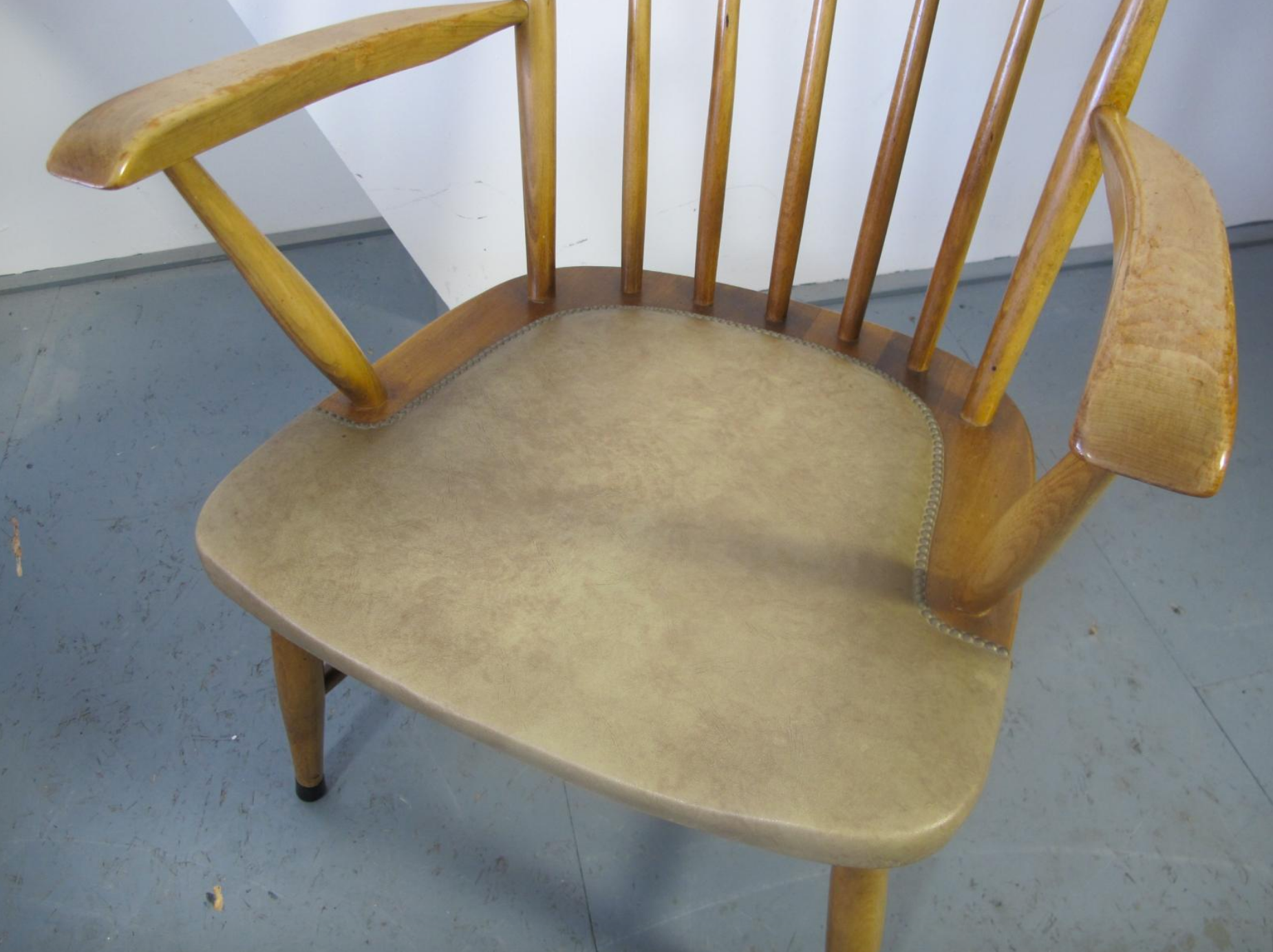 Chair in wood with file at bars