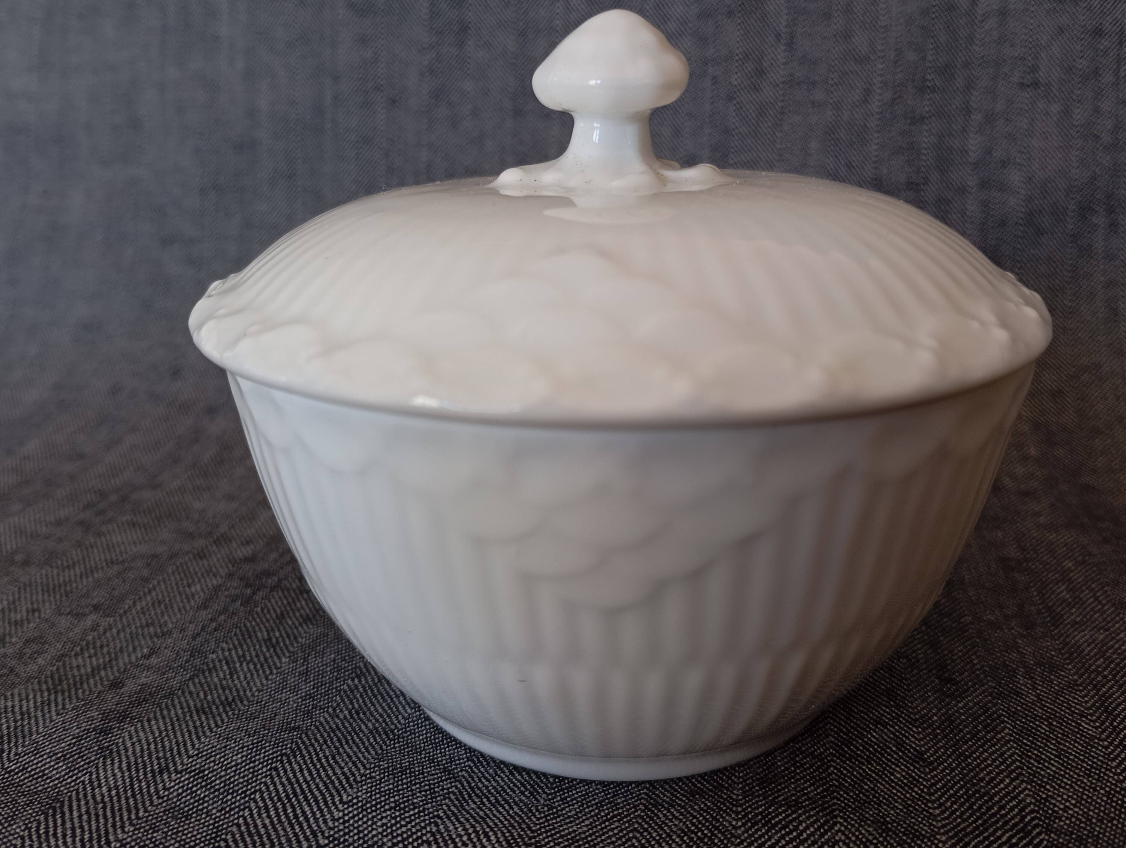 Covered sugar bowl and cream jug Royal Copenhagen 'White Fluted Half Lace'