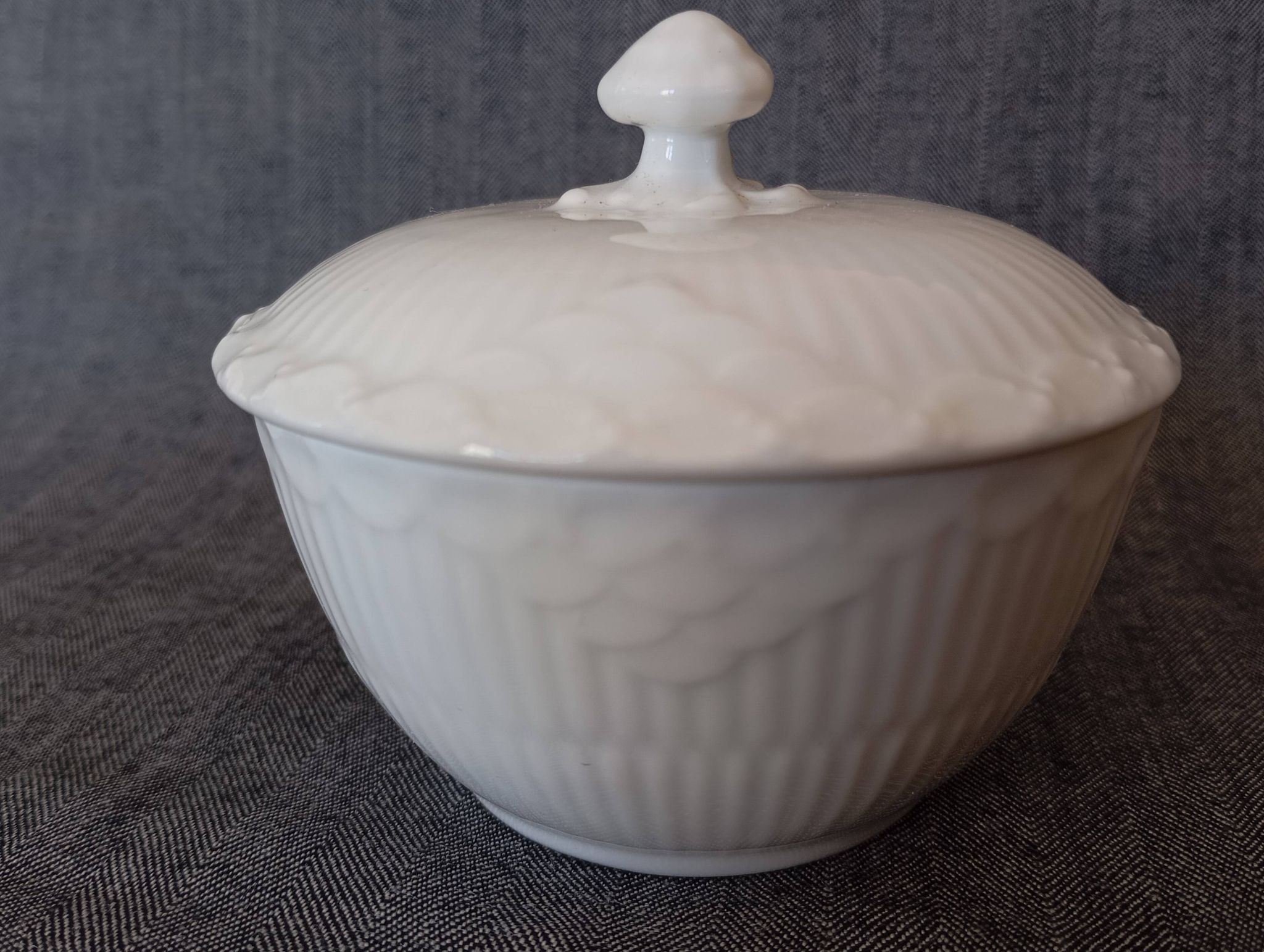 Sucrier couvert et crémier Royal Copenhagen 'White Fluted Half Lace'