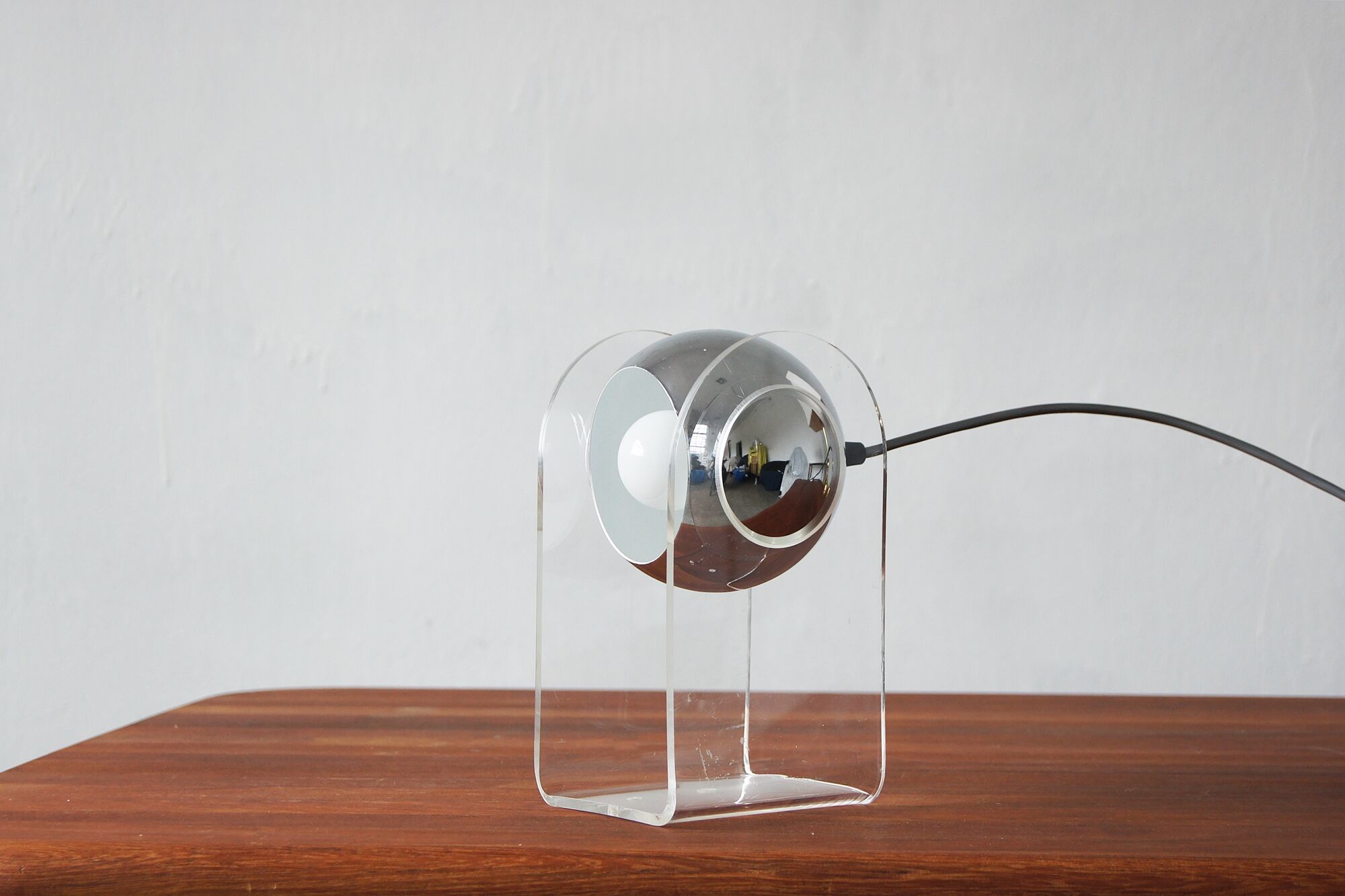 Table lamp