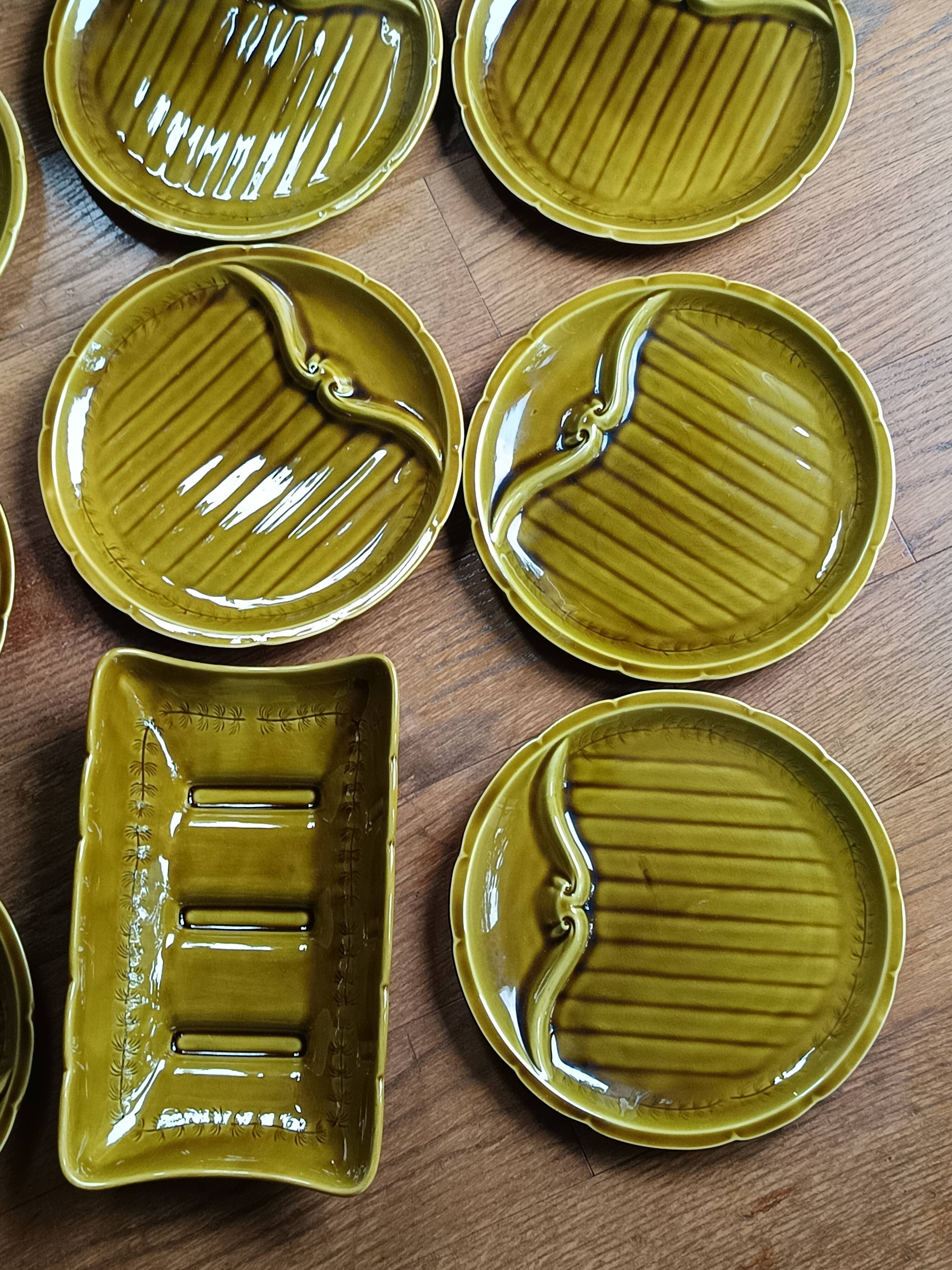 Gien glossy earthenware asparagus service, 1970