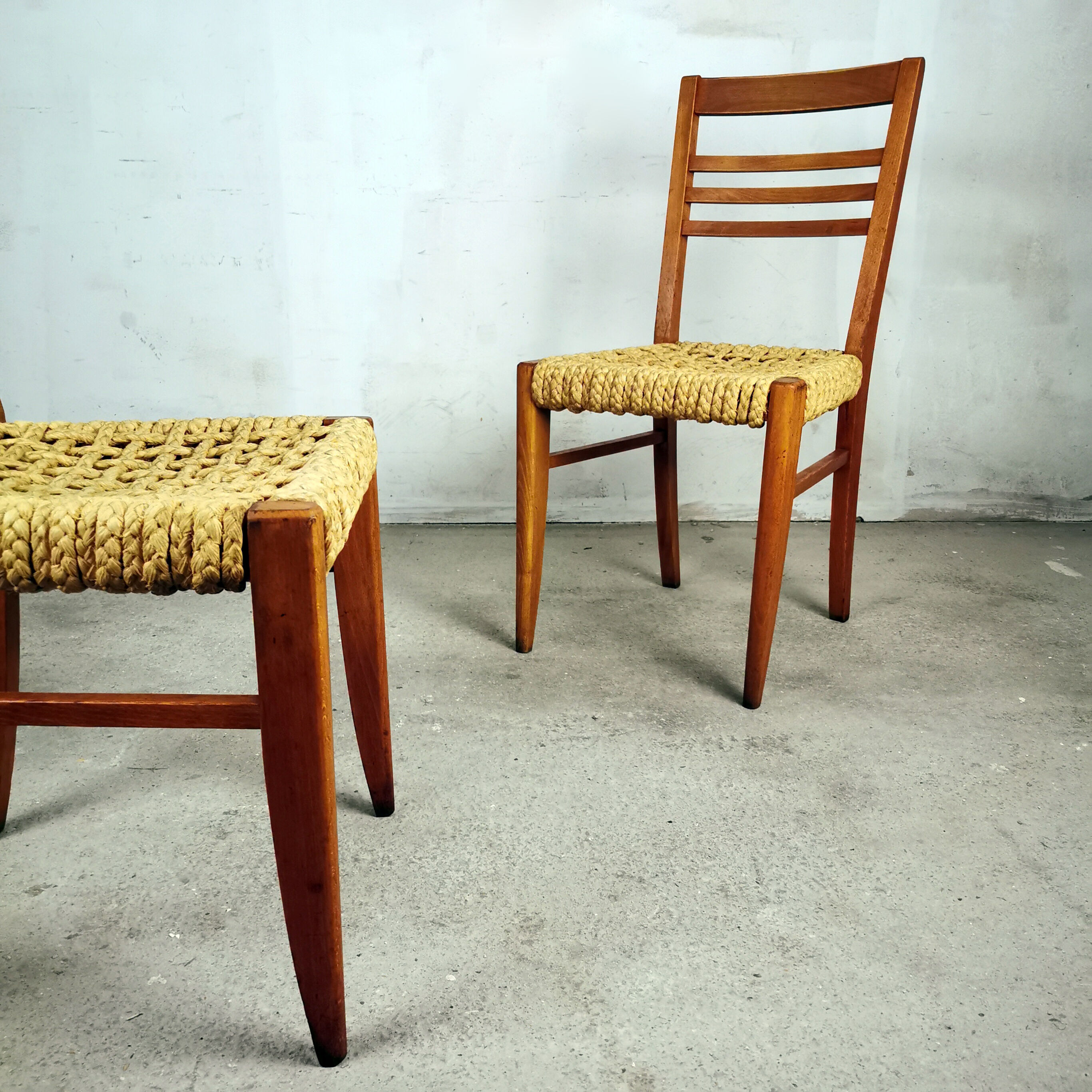 Paire de chaises bois et corde Audoux Minnet, 1950