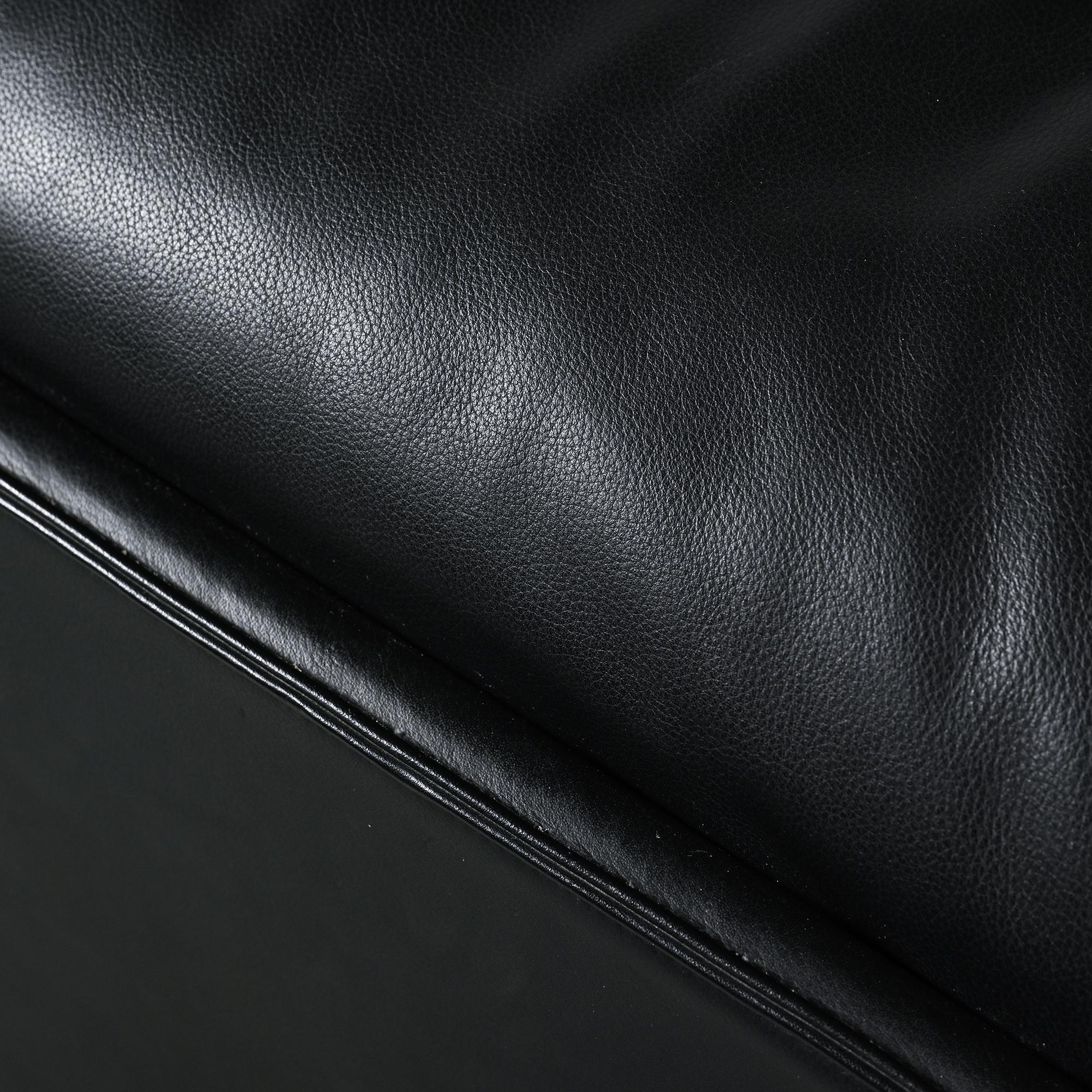 Modular canapé Fiandra in black leather, Vico Magistretti, Cassina, around 1980.