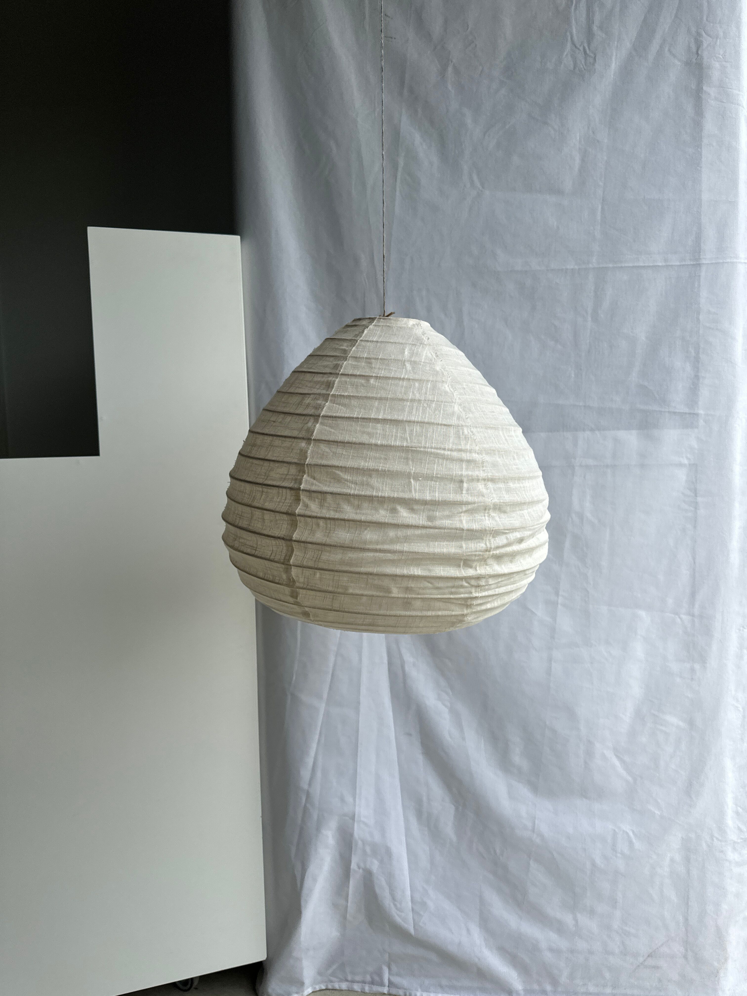 Suspension in rattan and natural japanese linen in the shape of a drop