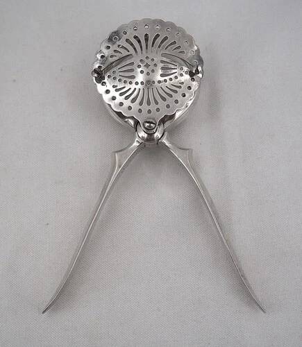 Christofle patented lemon squeezer in silver-plated metal, excellent condition.