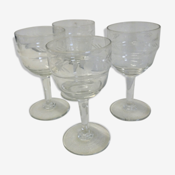 Ensemble de 4 verres anciens ciselés