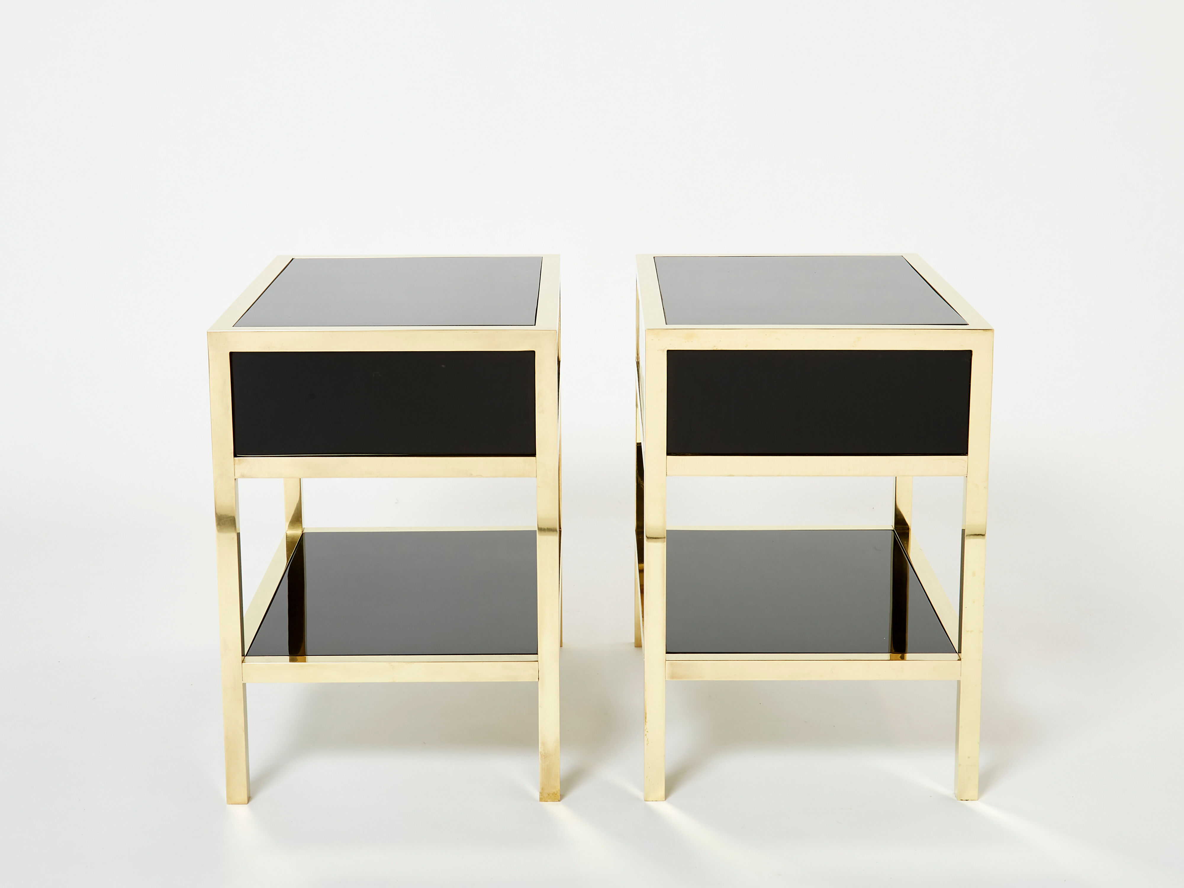 Paire de tables de chevet laquées laiton par Michel Pigneres 1970