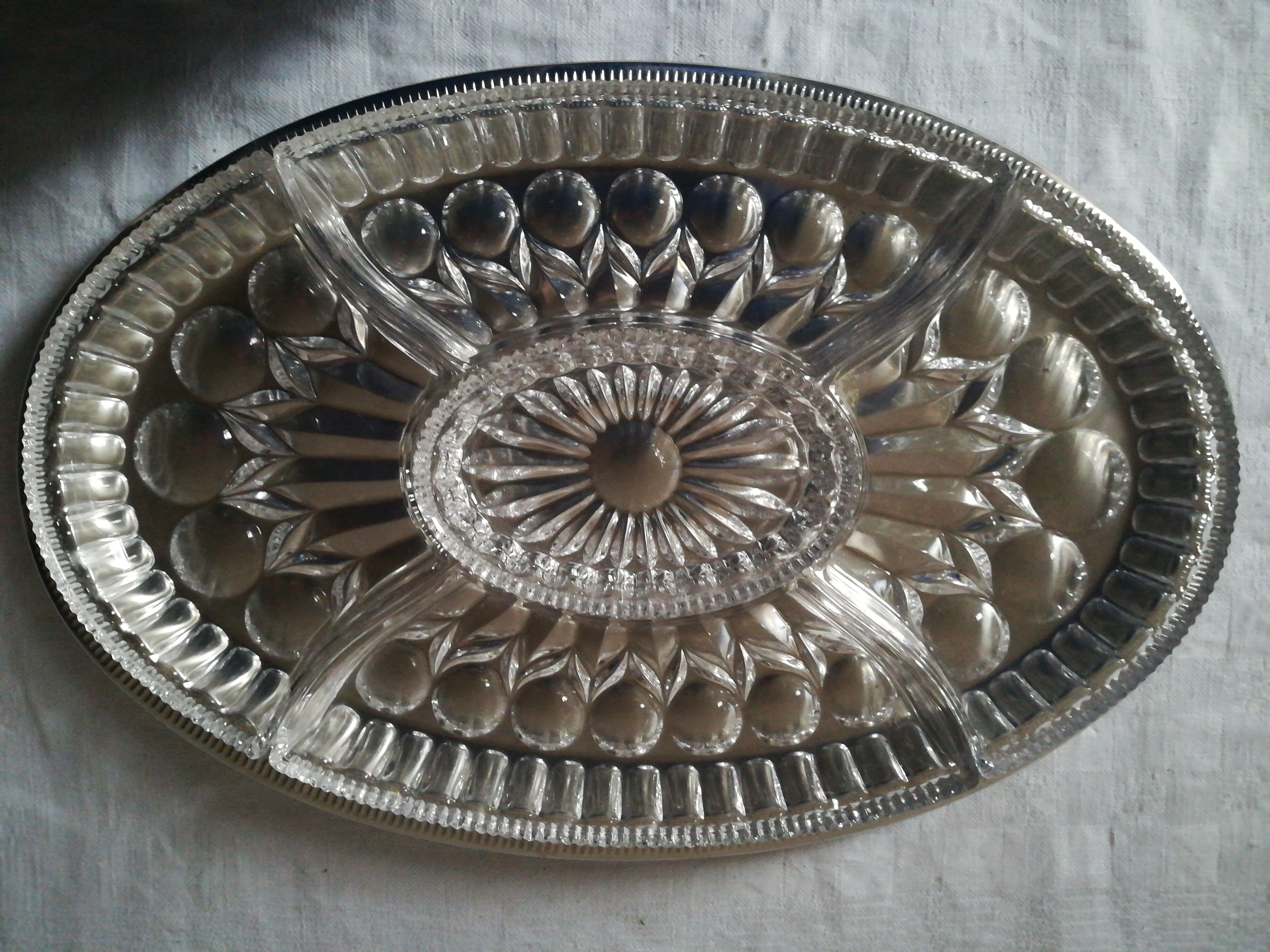 Large dish to hors d'oeuvres