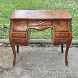 Beautiful marquetry dressing table with floral decoration, all curved (curved) faces in Louis XV style.