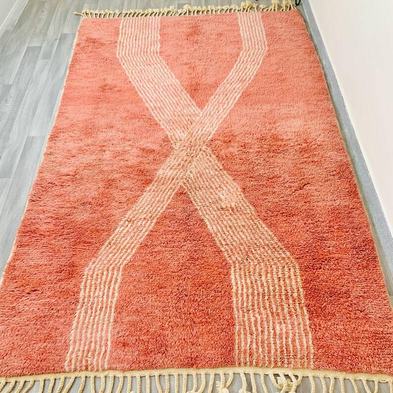 Beige Berber rug with geometric patterns 250cm x 150cm