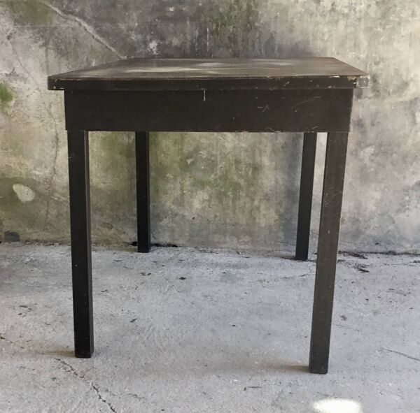Table métallique à tiroir industrielle ou militaire