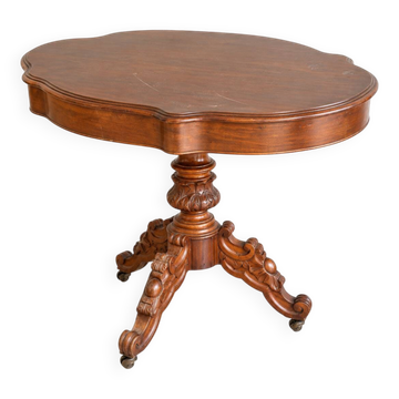Table ancienne en bois sculpté – plateau chantourné et roulettes