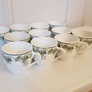 Série de 11 tasses en porcelaine