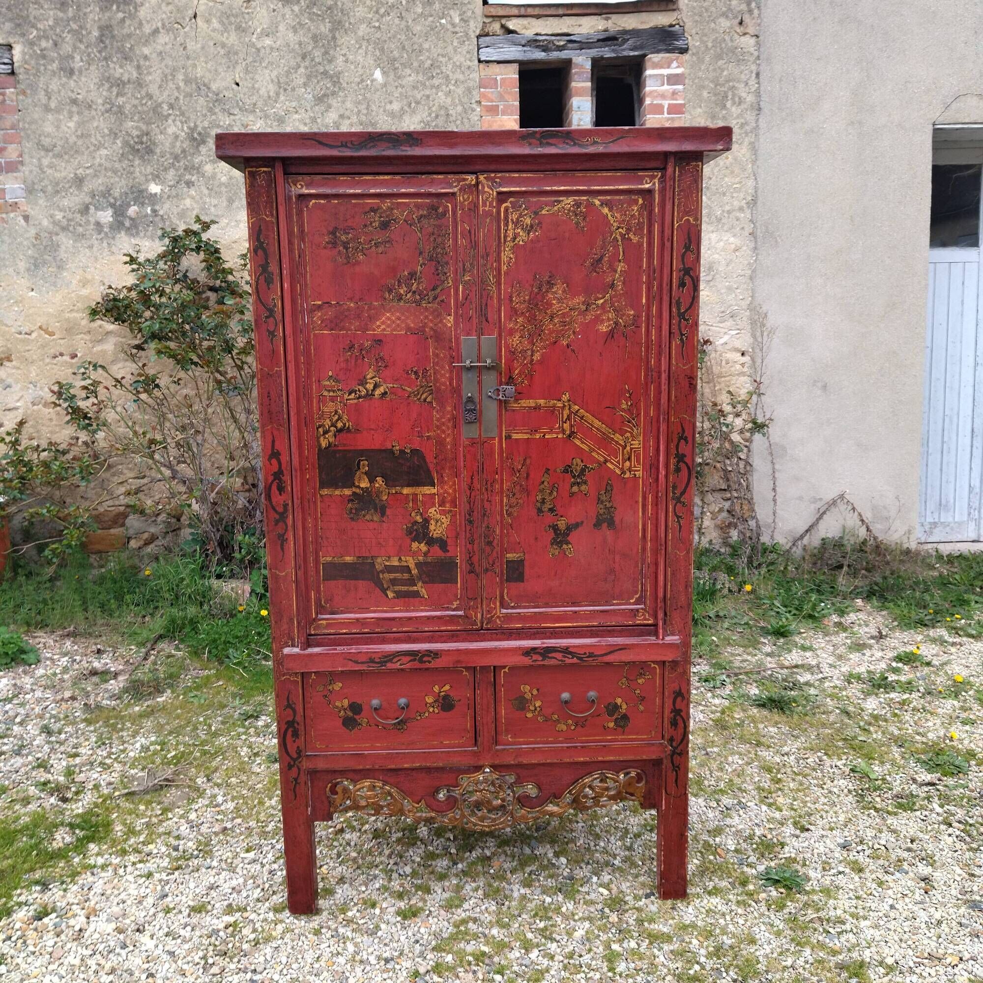 Lacquered cabinet China 50