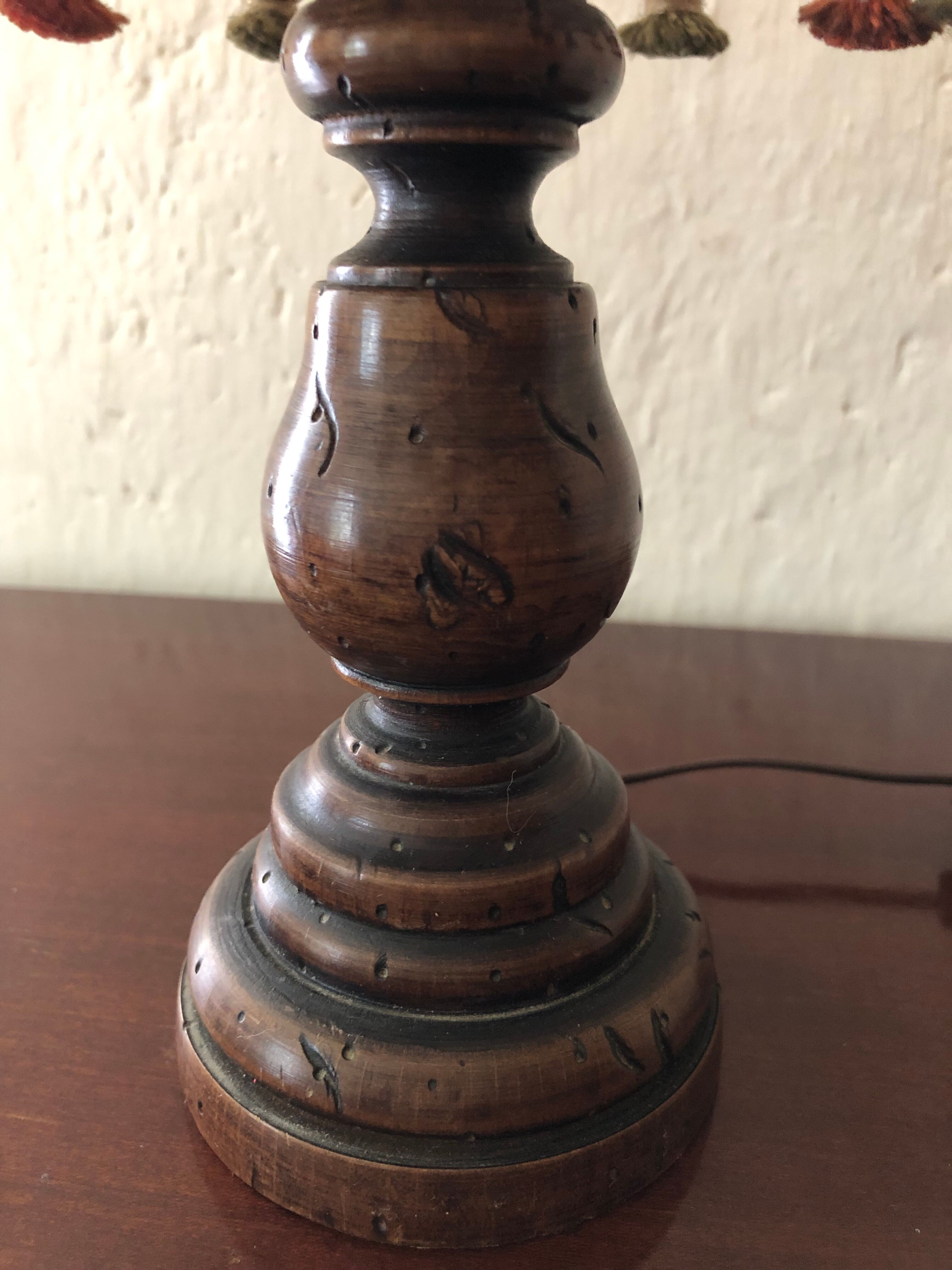 Table lamp wood and jute with pompoms