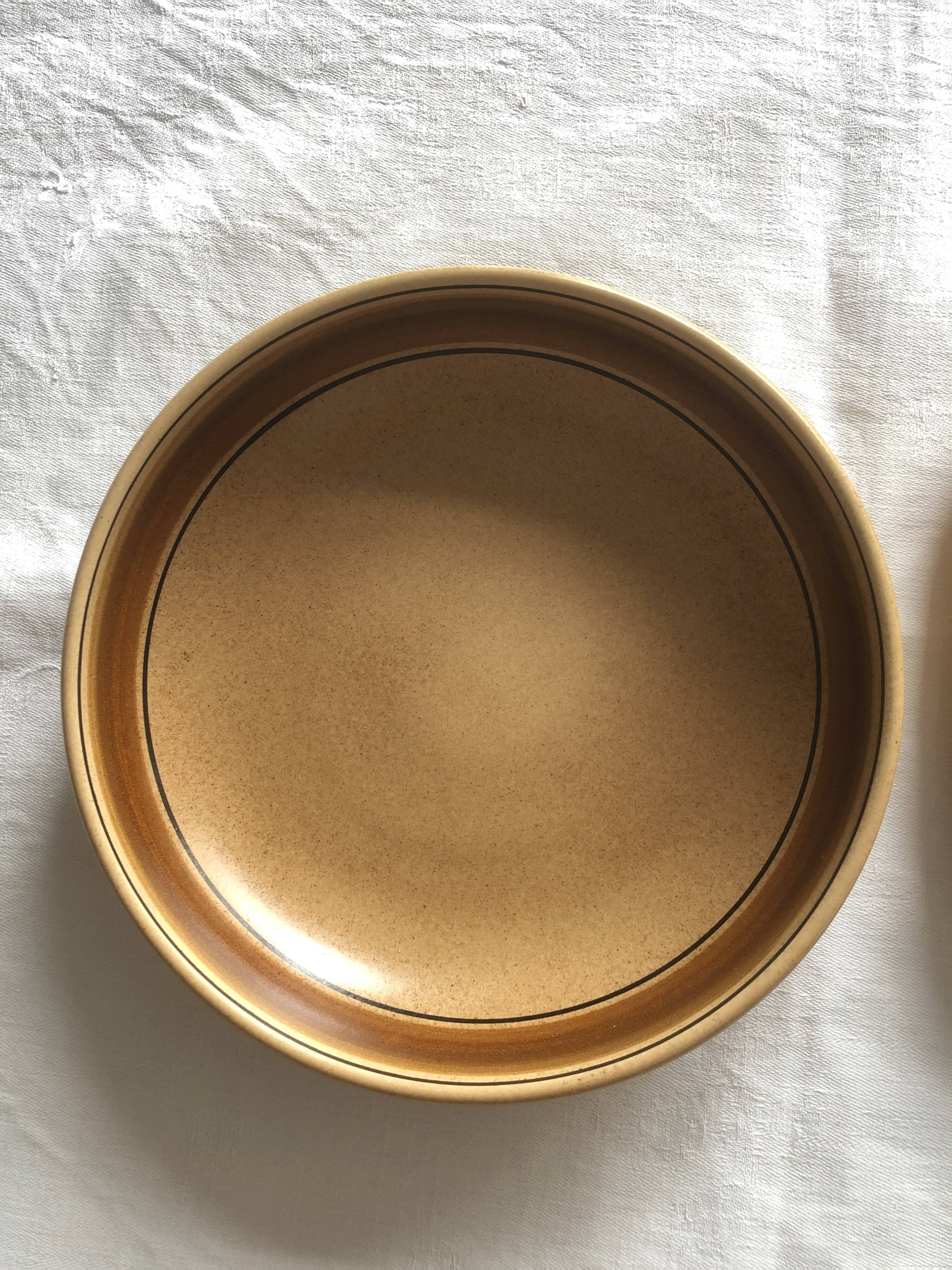 Round dish and serving bowl in Salins stoneware