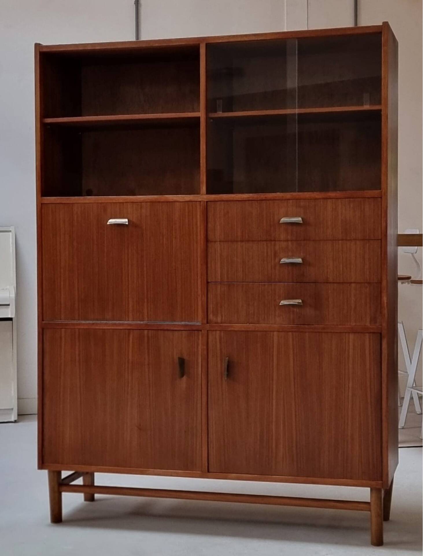 Highboard du milieu du siècle