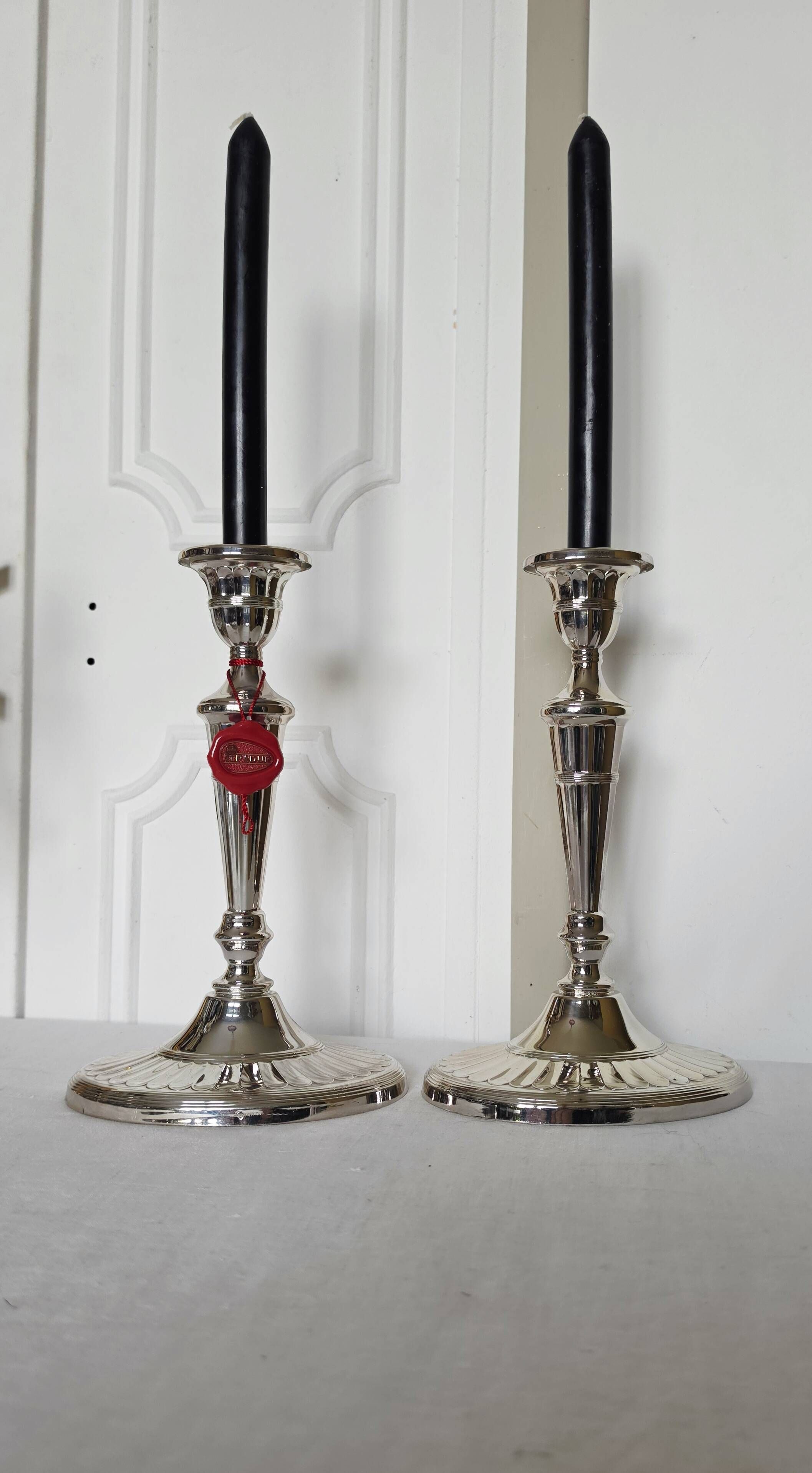 Elegant pair of candlesticks from the prestigious Spanish house Pedro Du.