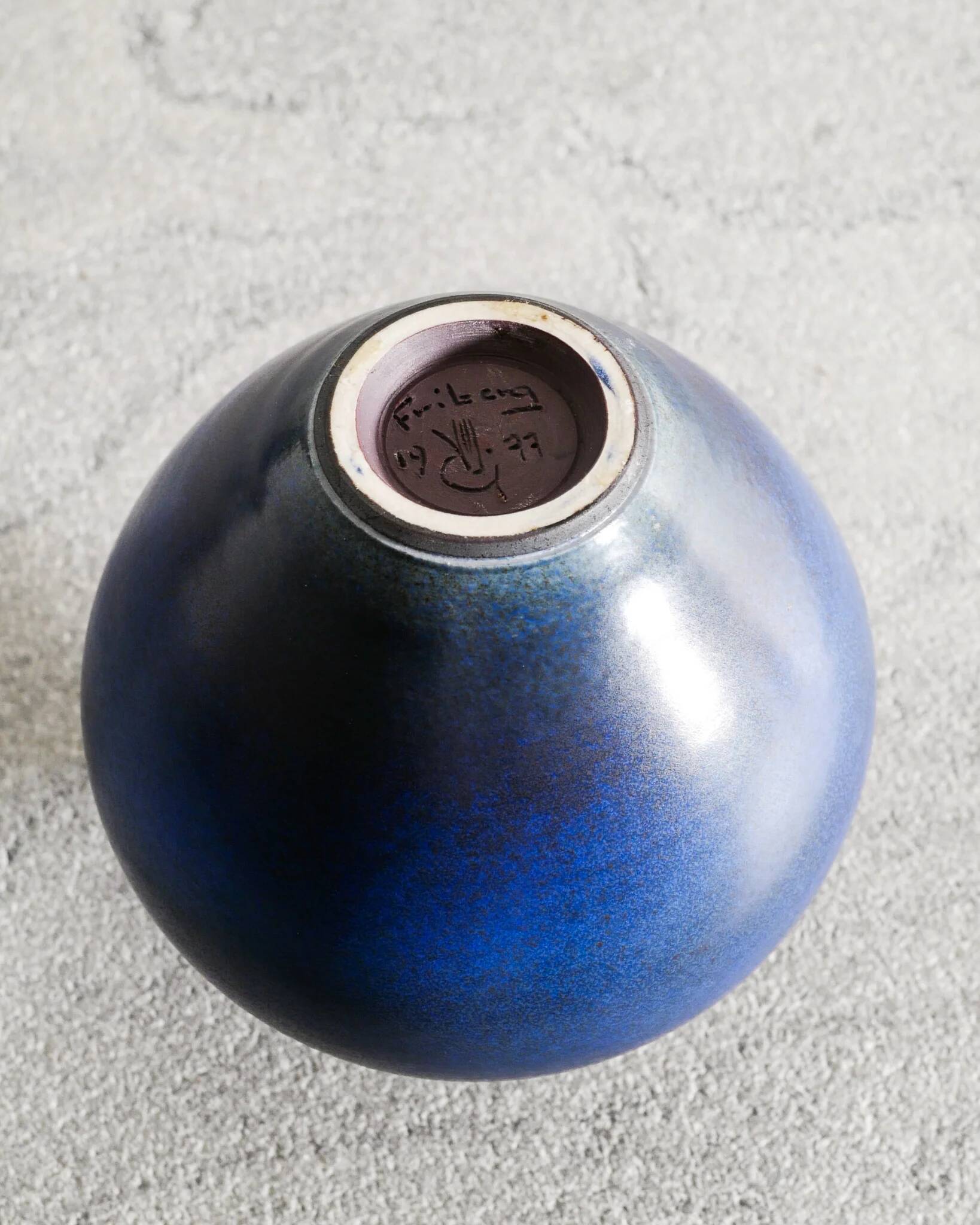 Ensemble de trois vases en céramique suédois du milieu du siècle par Berndt Friberg, années 1970.
