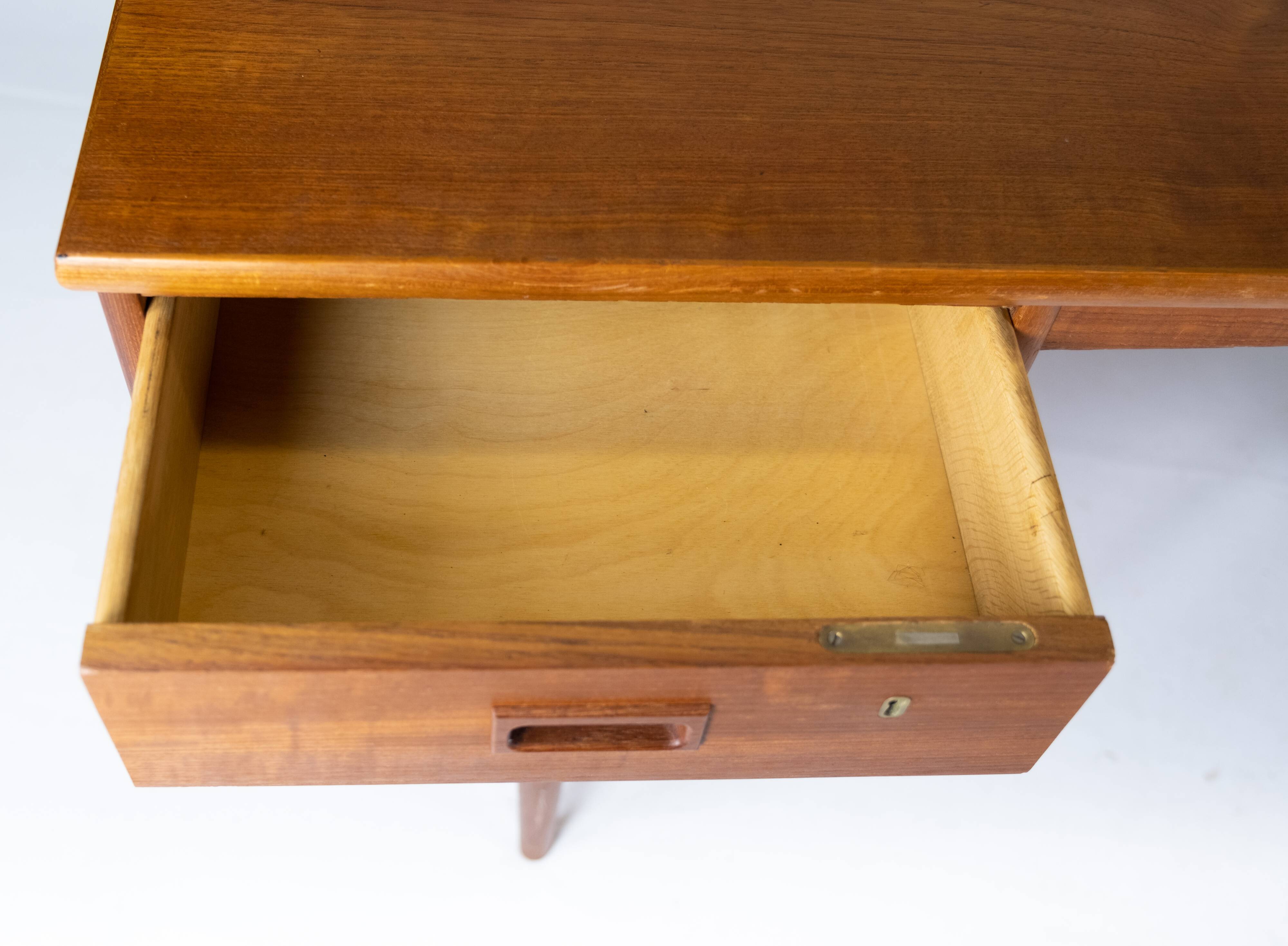 Bureau en teck de design danois des années 1960