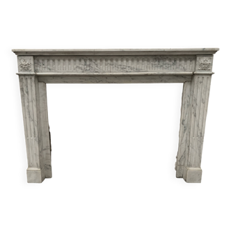 Cheminée De Style Louis XVI En Marbre Blanc Veiné De Carrare XIX Siècle