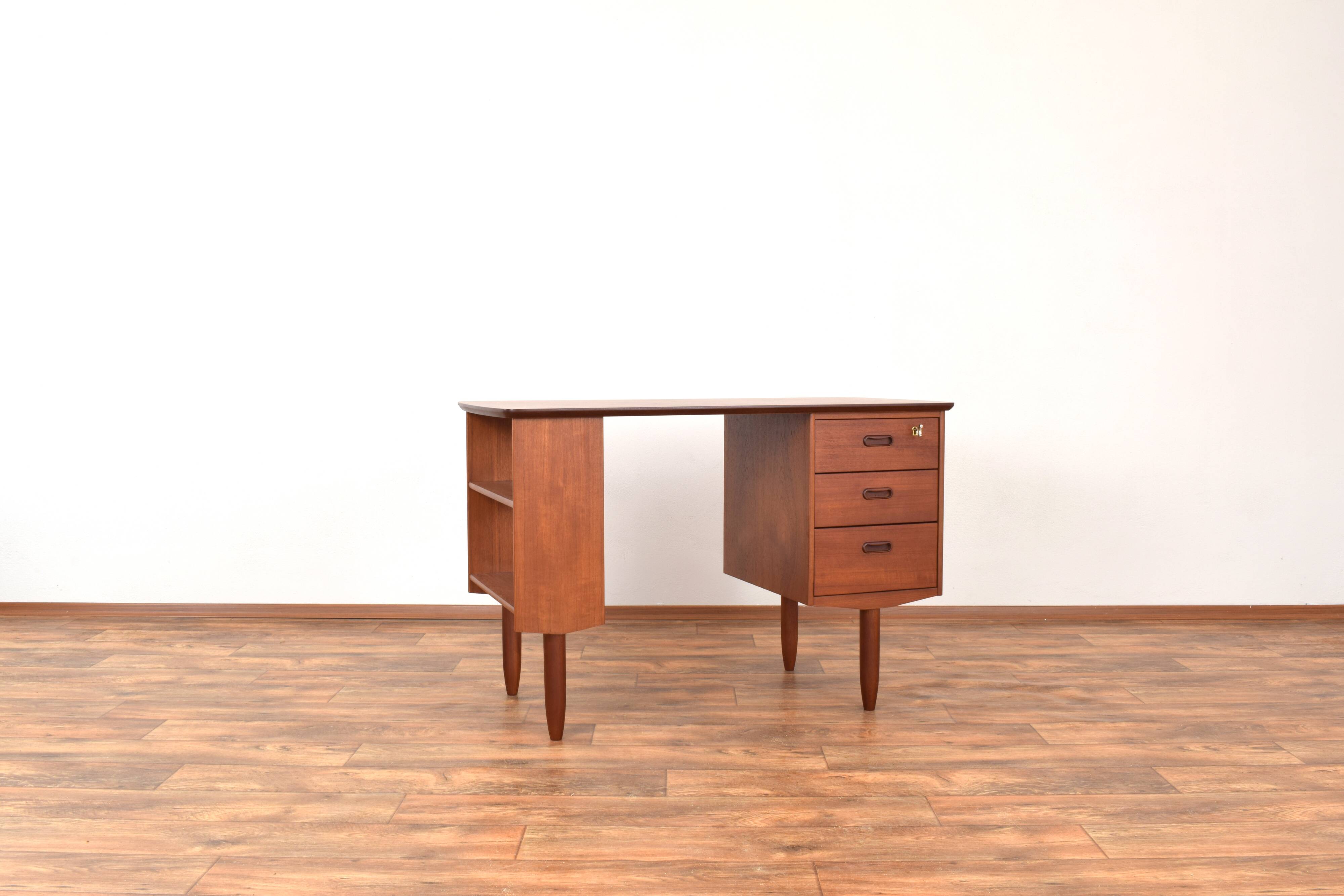 Bureau danois vintage en teck, 1960s