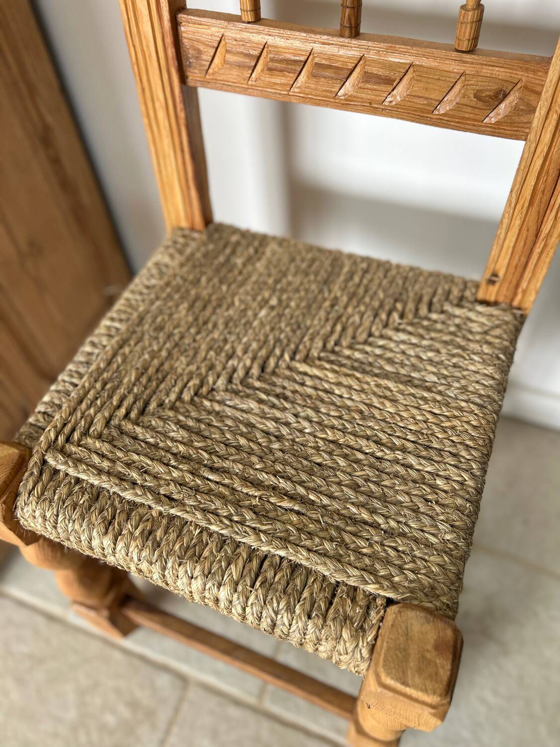 Chaise sculptée début XXe