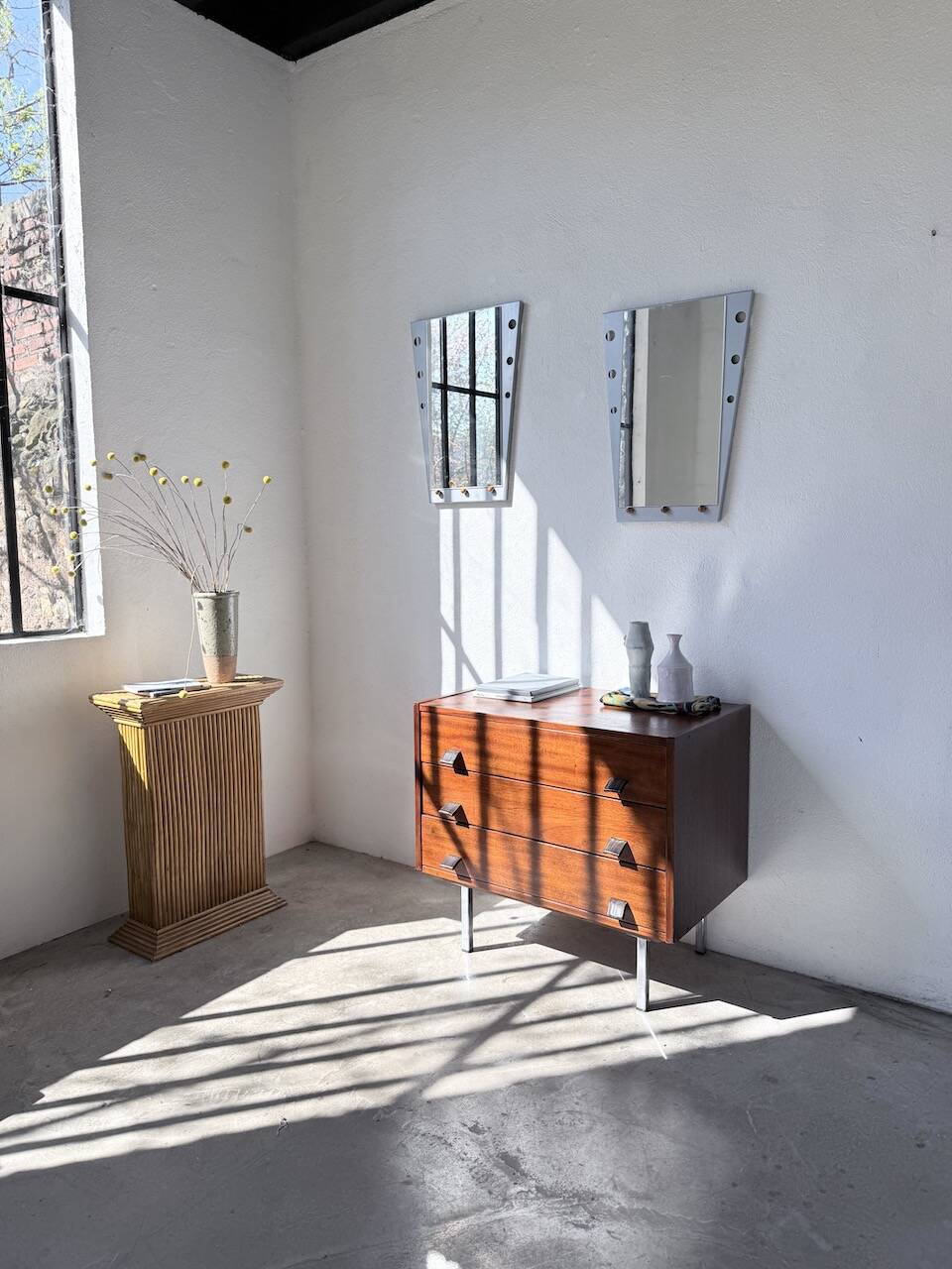 Commode teck poignées cuir 1960