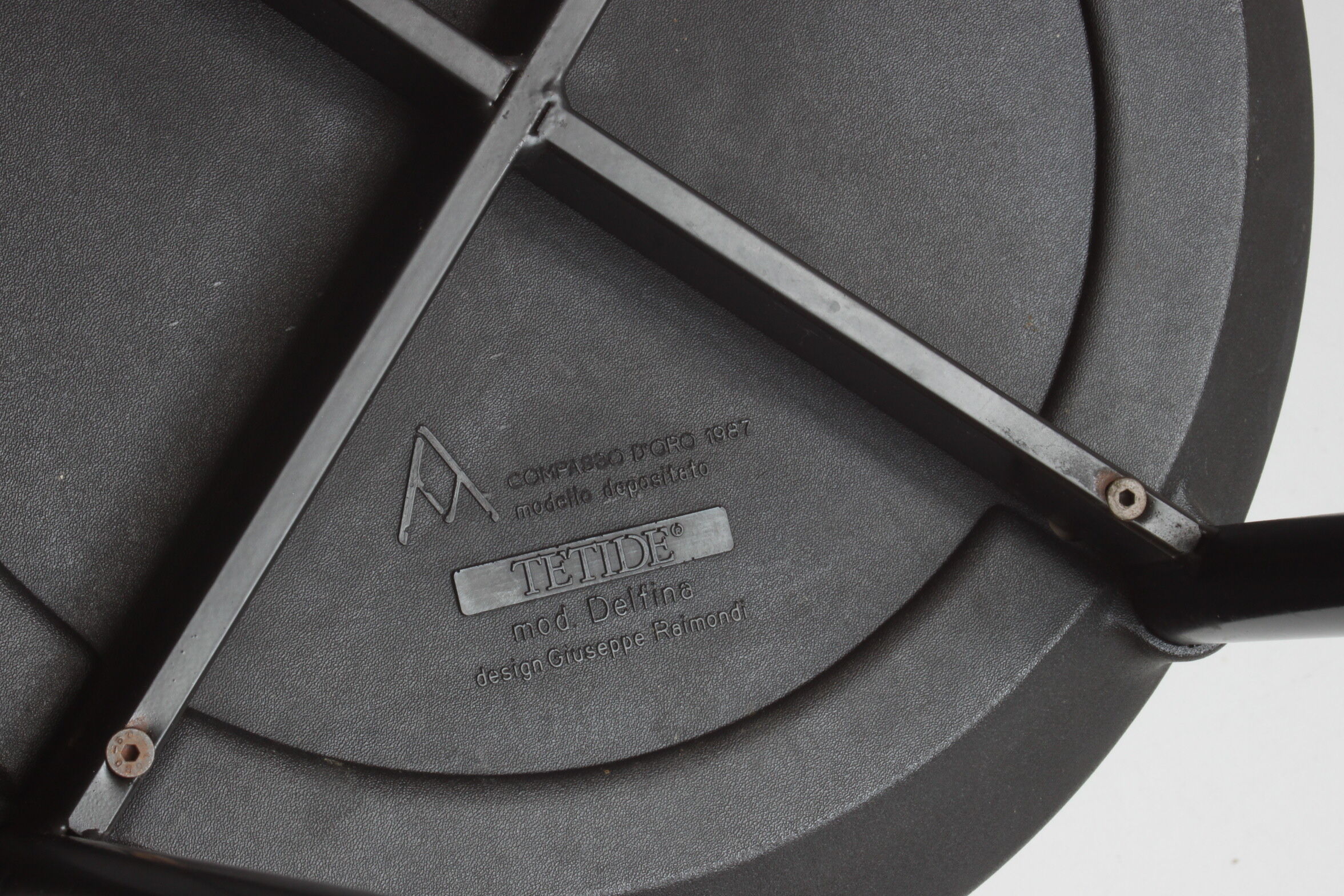 Steel wire and foam "Delfina" dining chairs by Giuseppe Raimondi for Tetide Italy, 1987.