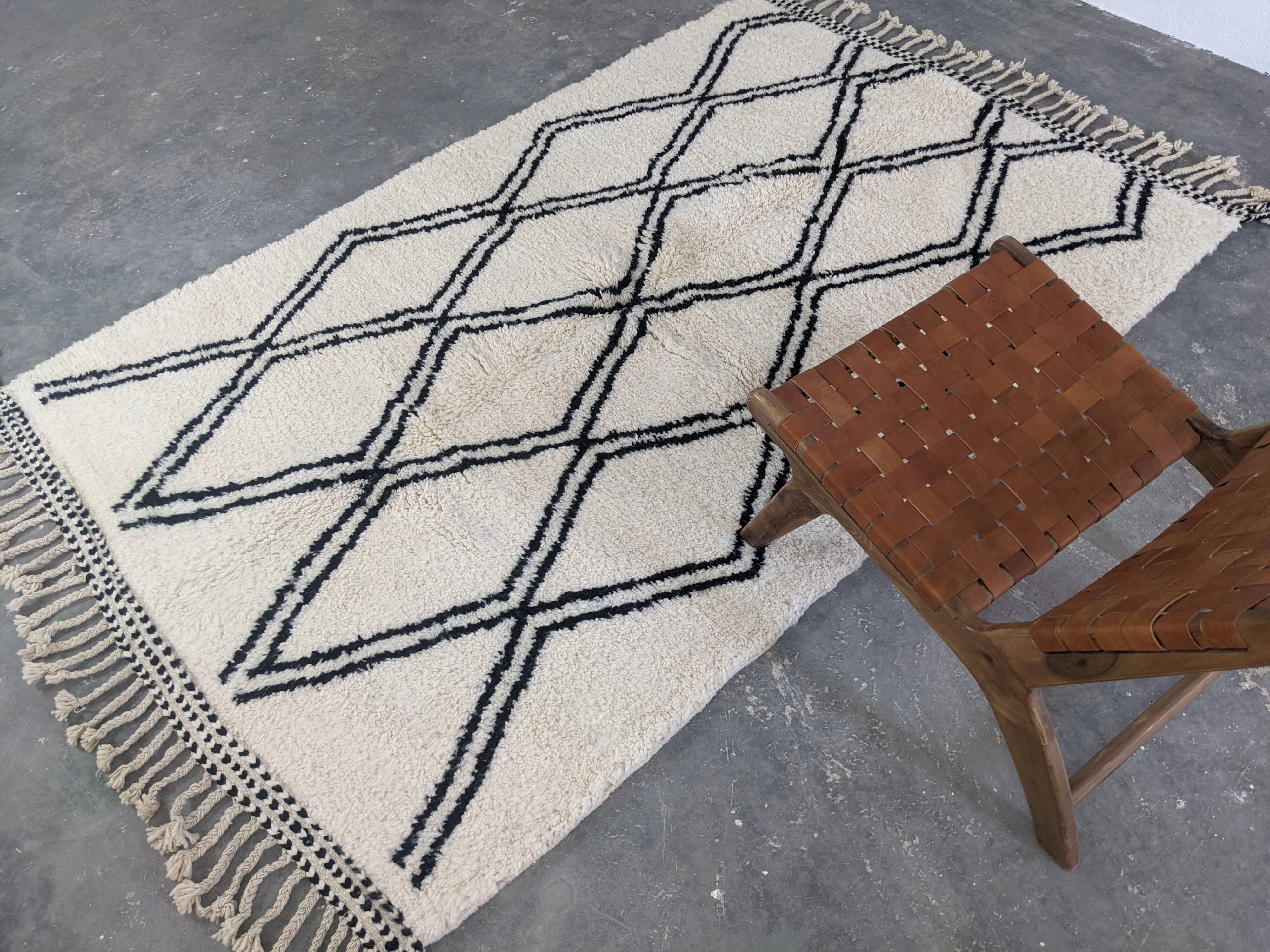 Beni Ouarain rug, 250 x 160 cm || 8.2 x 5.25 feet, MS-347