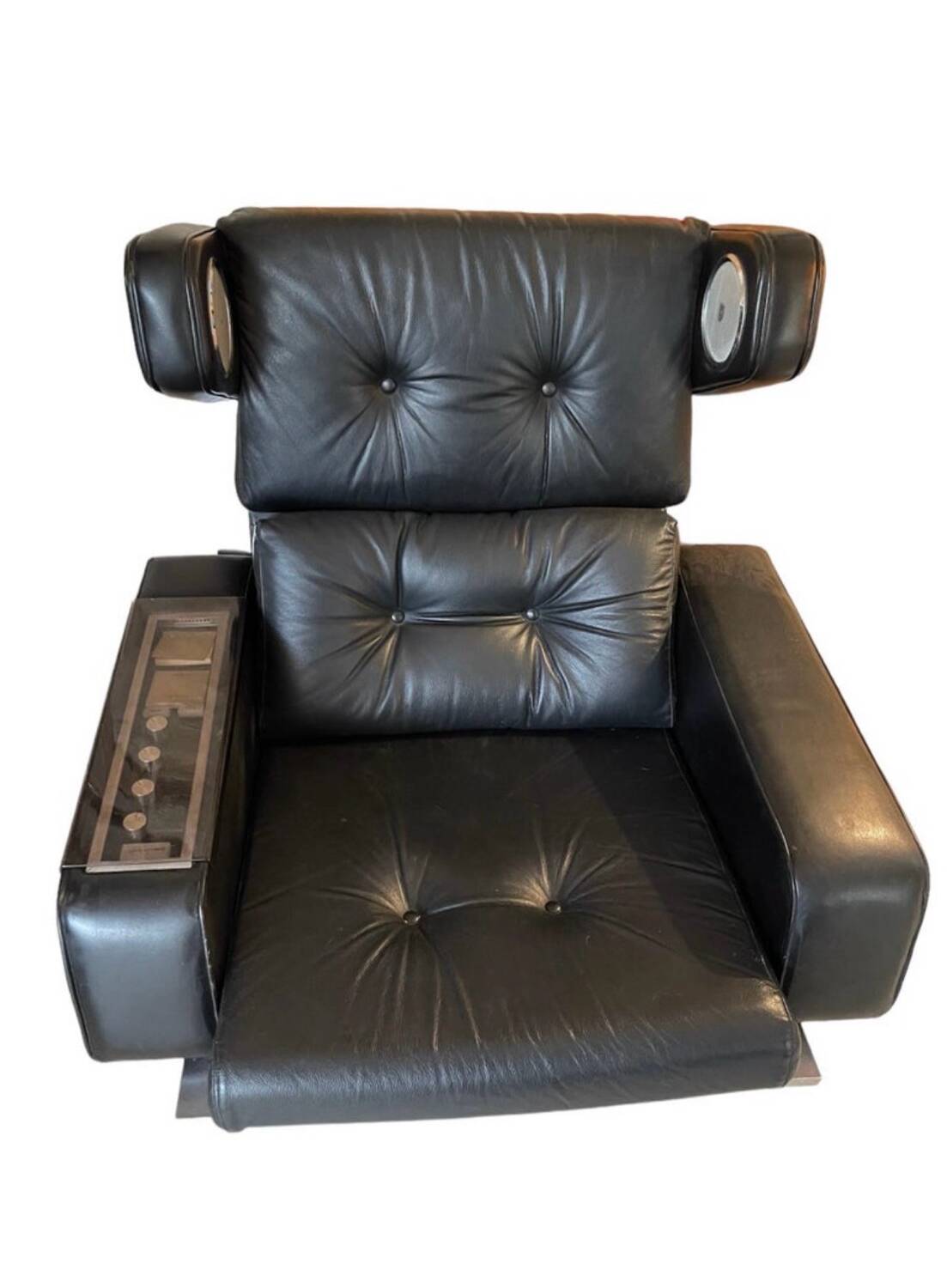 Pair of leather armchairs James Bond by Robin Day Prototype audio system, 1960