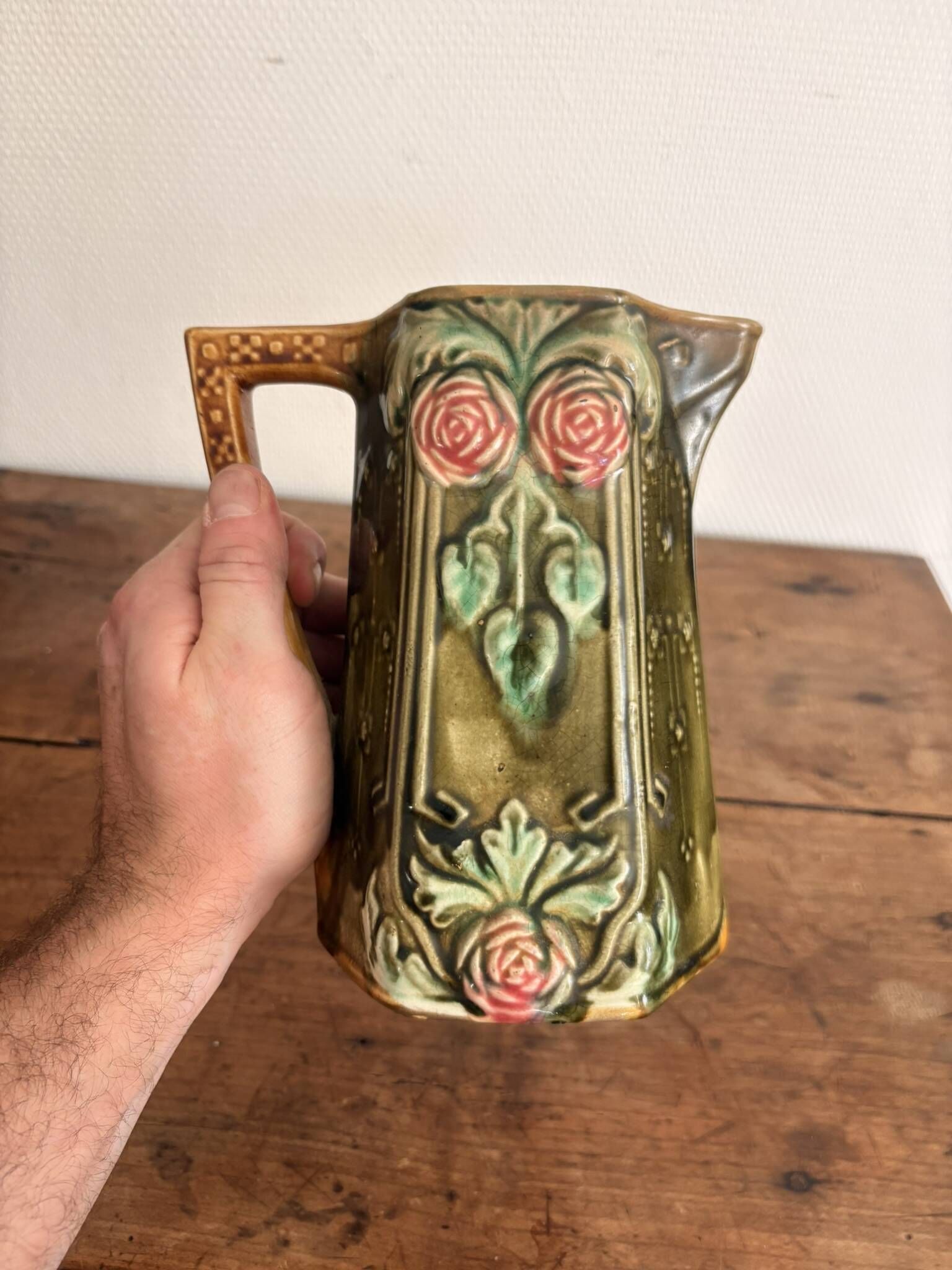 Ancien Pichet Carafe Faïence Céramique Barbotine Onnaing Vert Rose Fleurs