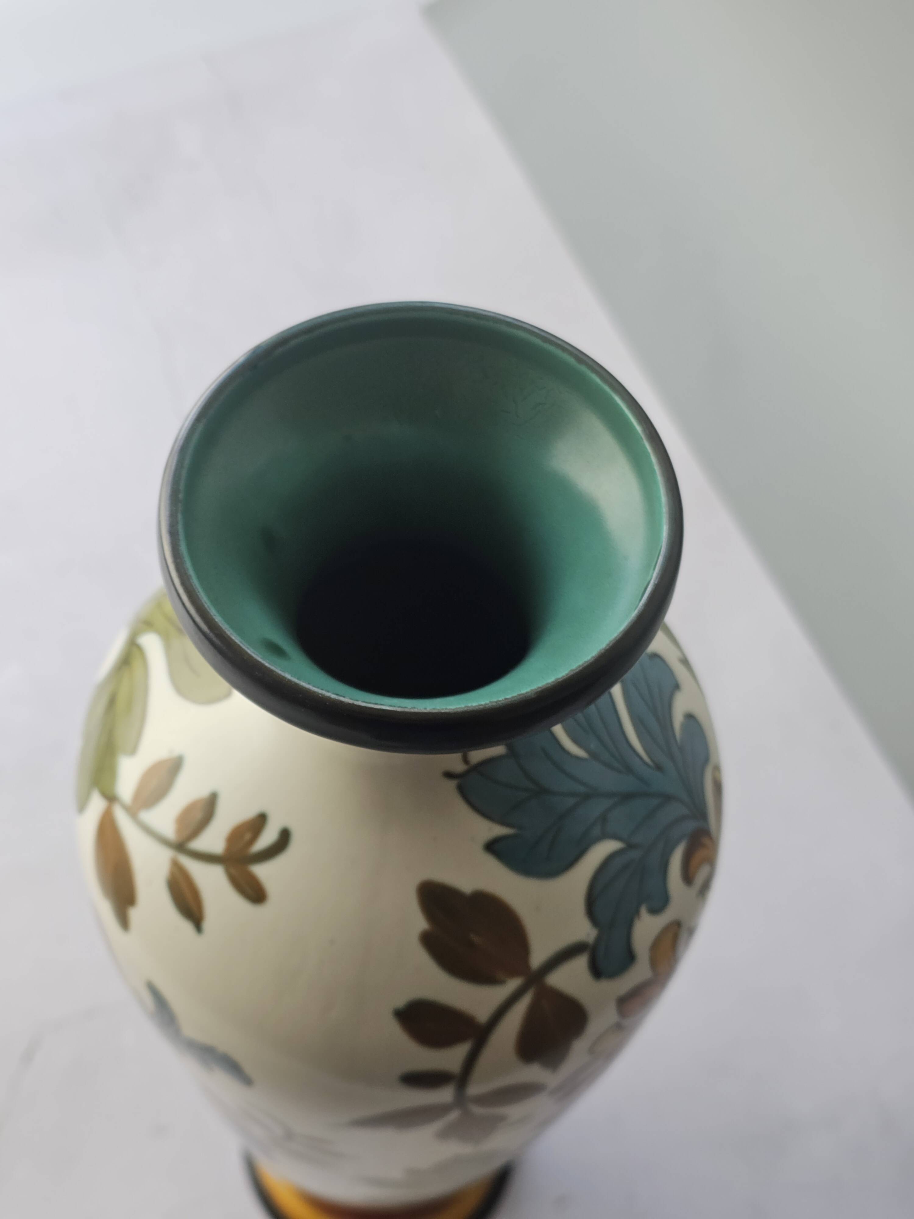 Large multicoloured floral vase in Royal Gouda Porcelain, Zuid Holland.