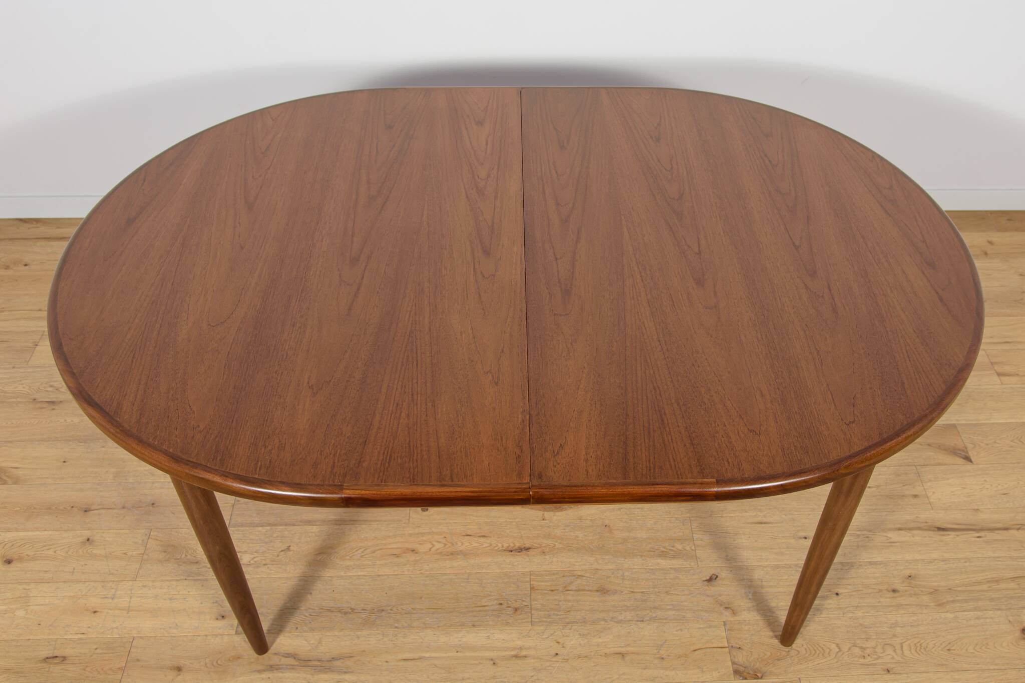 Mid-Century Modern Oval Dining Table in Teak from G-Plan, United Kngdom.