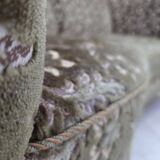 Canapé danois courbé 2 places des années 1960, velours d'ameublement vert, bois de hêtre.