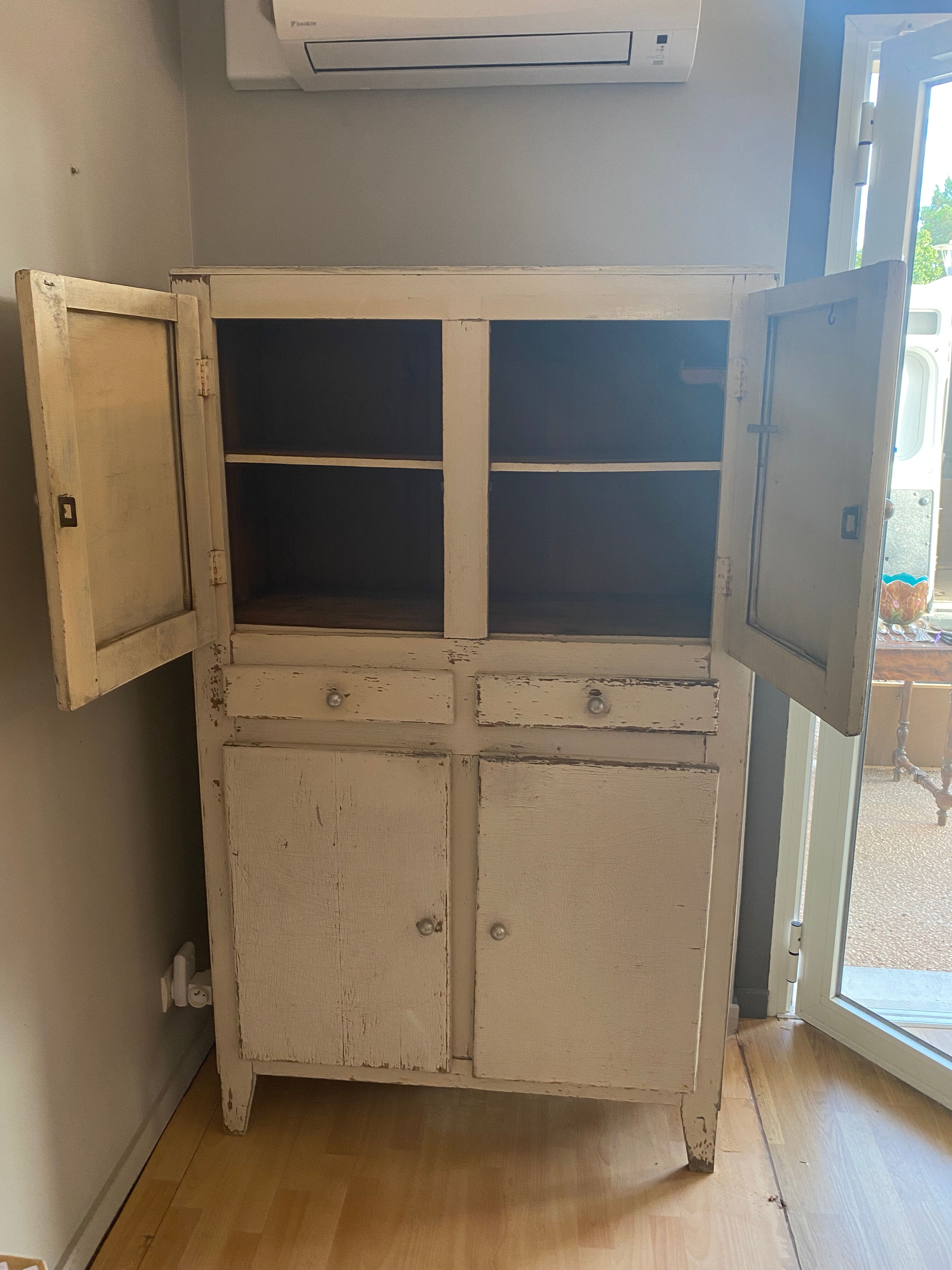 Mado cabinet