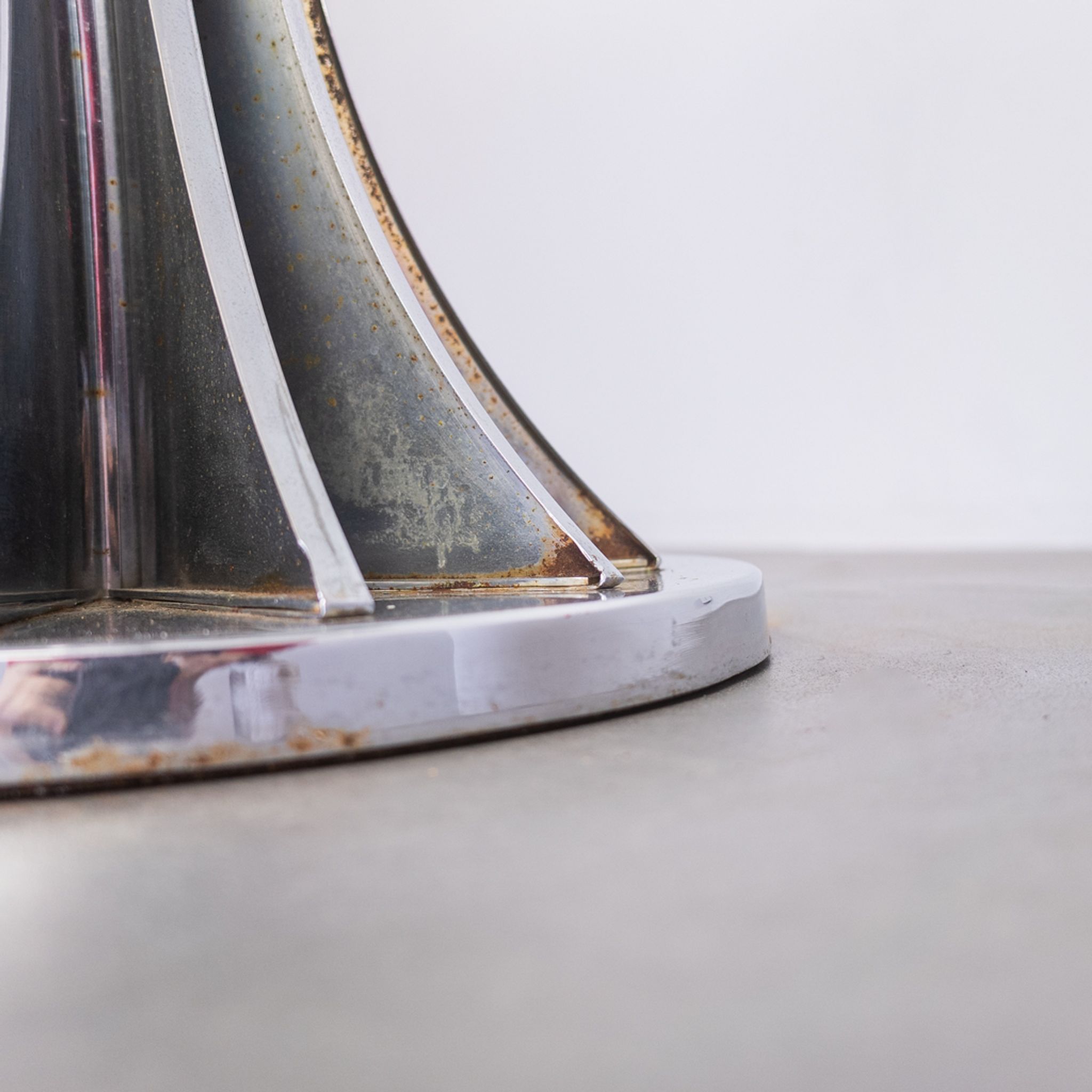 Round table metal metal 1970