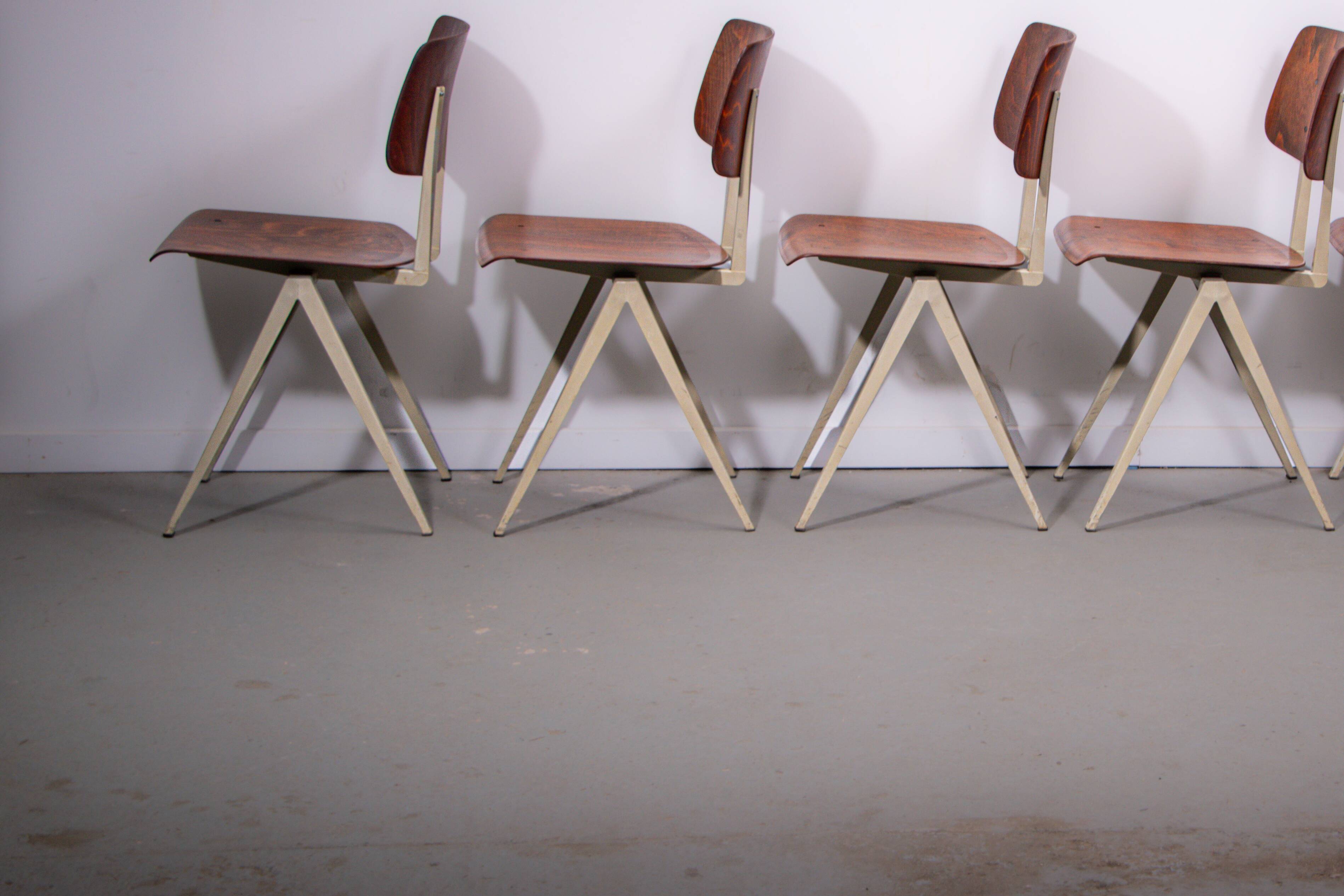 Chaise S16 par Galvanitas. Environ 1970.