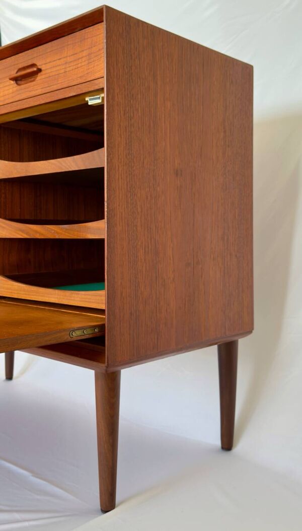 Meuble bar en teck par Ejvind A. Johansson, Danemark années 1960