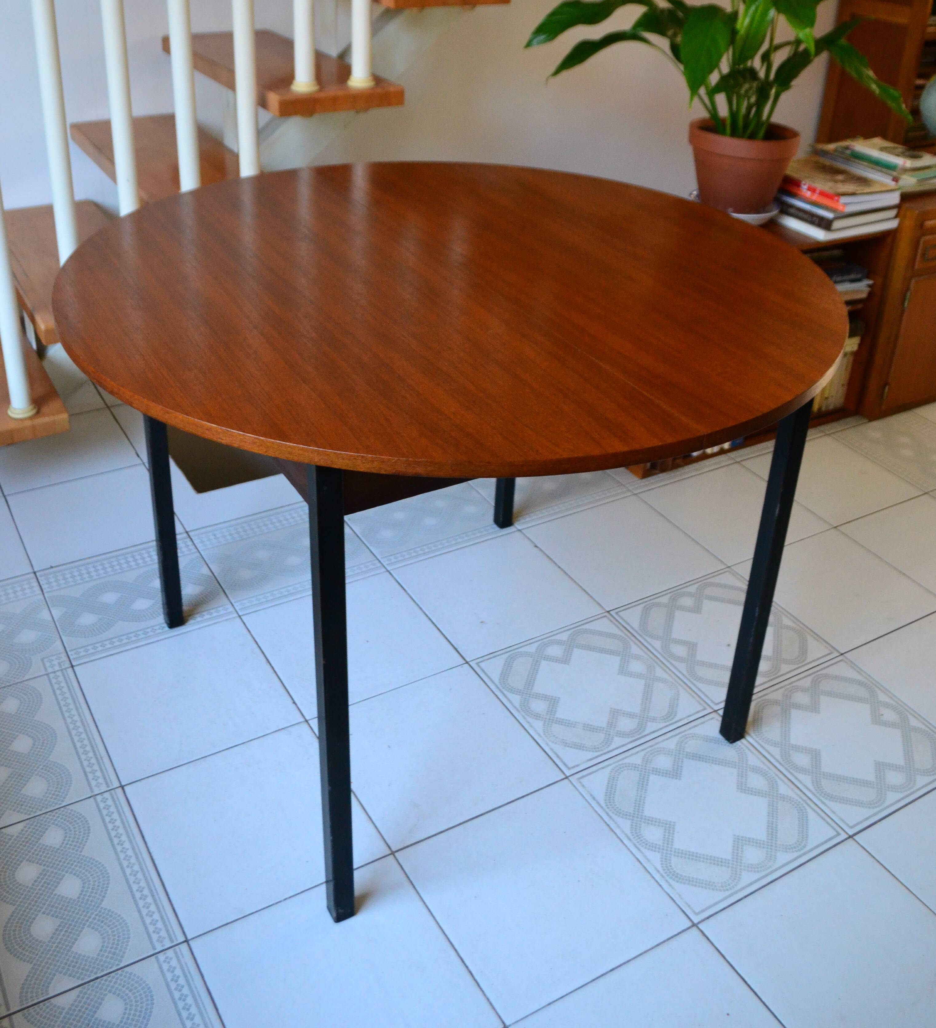 Dining table Pierre Guariche, teak and black steel from the 1960s with extension.