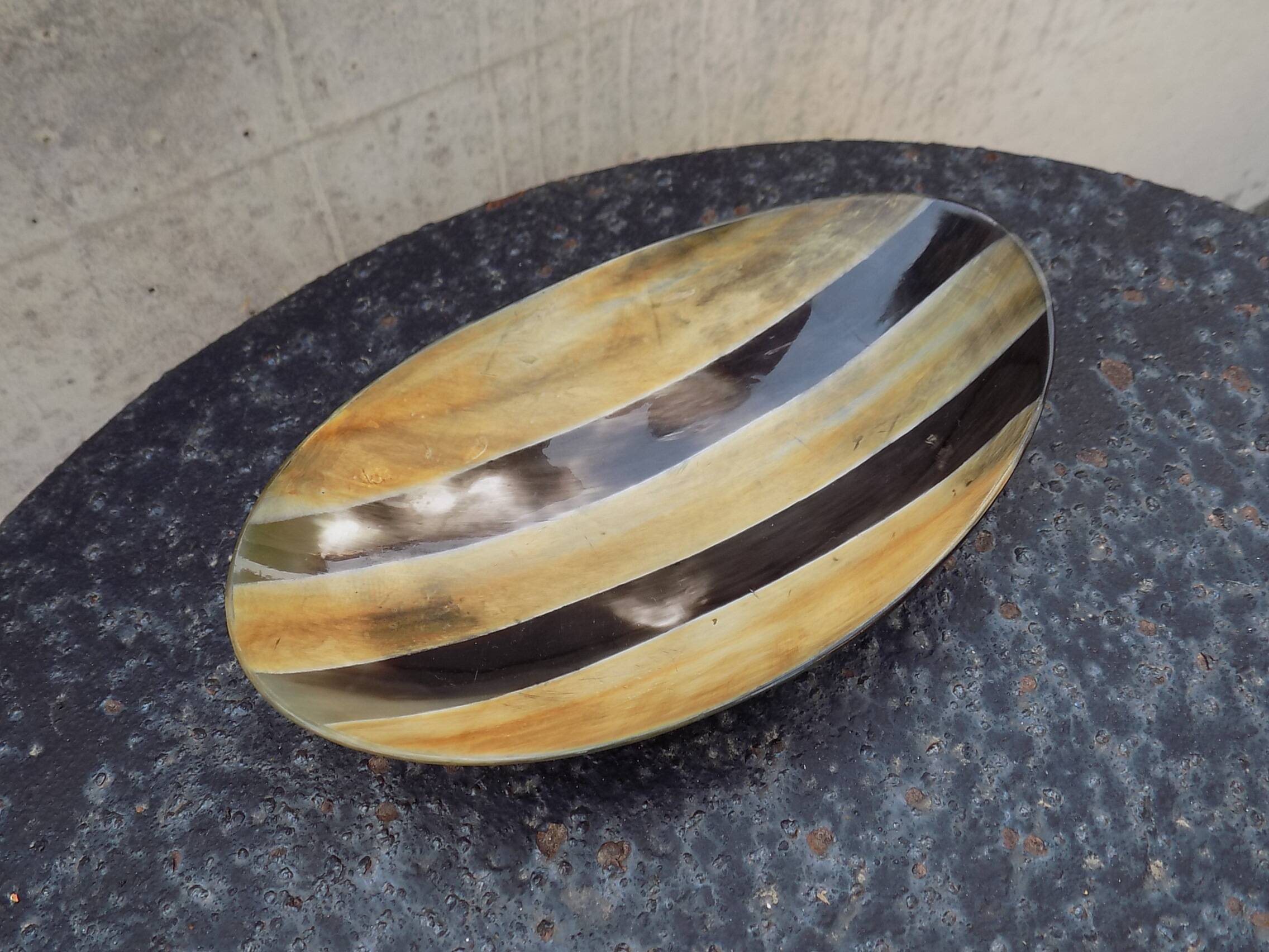 Imitation horn pocket emptier