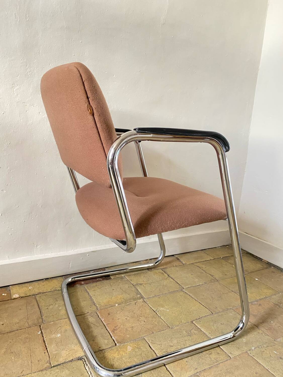 Fauteuil Strafor en laine rose