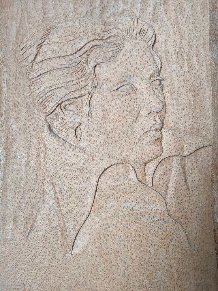 Handcrafted wall sculpture portrait of a woman from the 60s, handcrafted frame