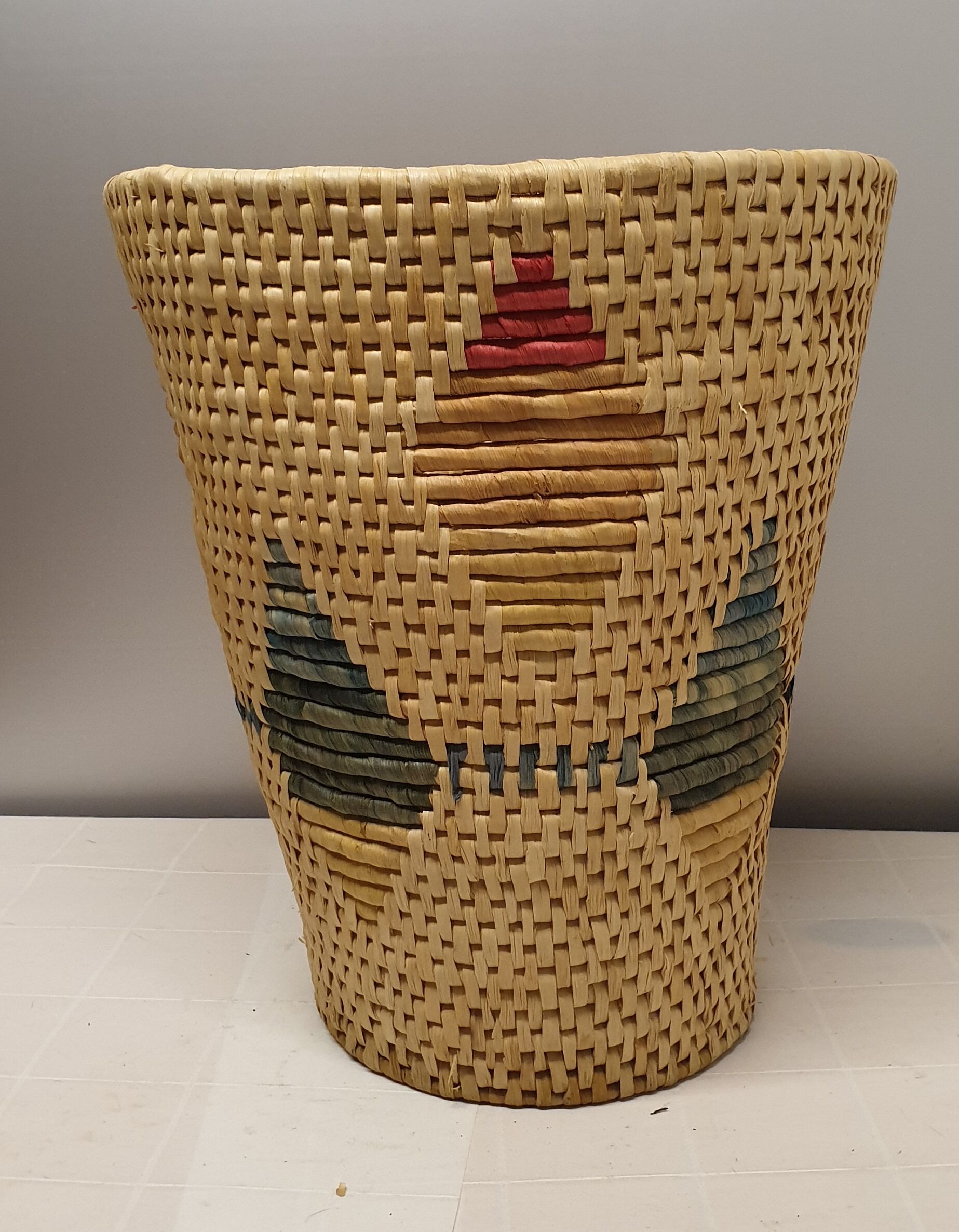 African laundry clothing pan