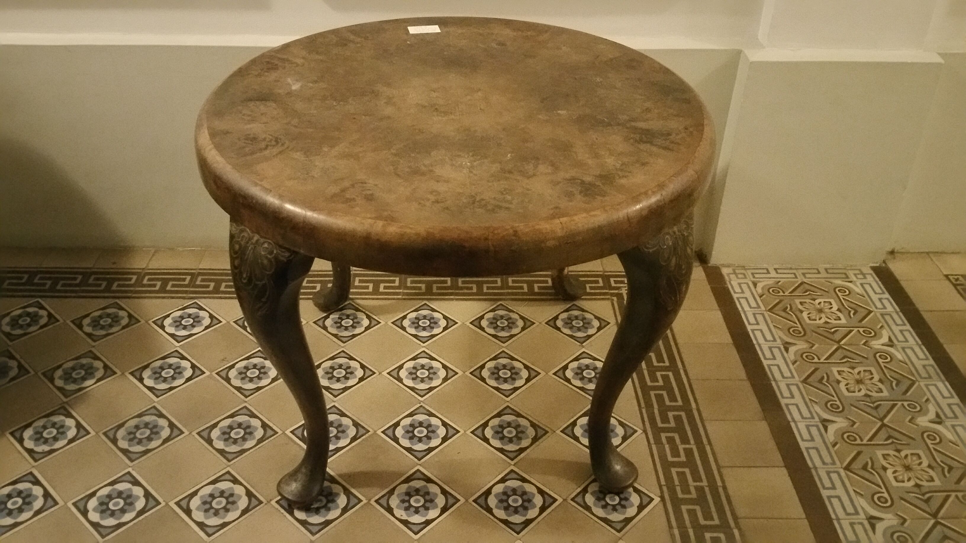 Baroque Roundtable Chippendale style