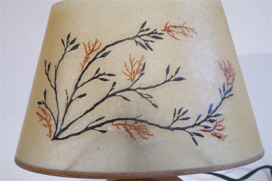 Lampe vintage en bois et resine 1960