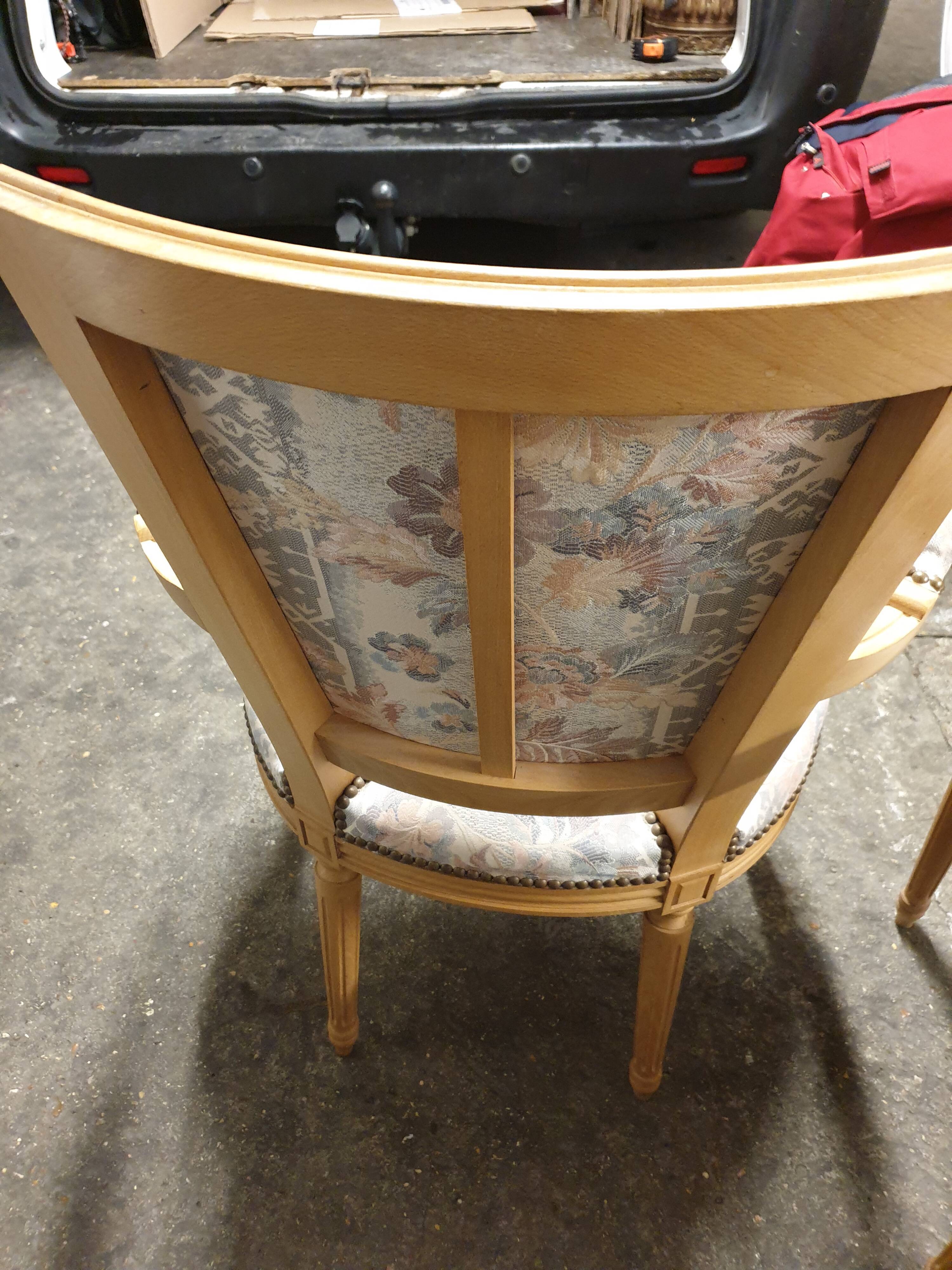 Paire de fauteuils louis XVI